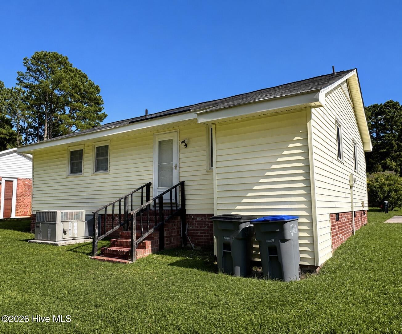 736 Lincoln Drive Property Photo 3
