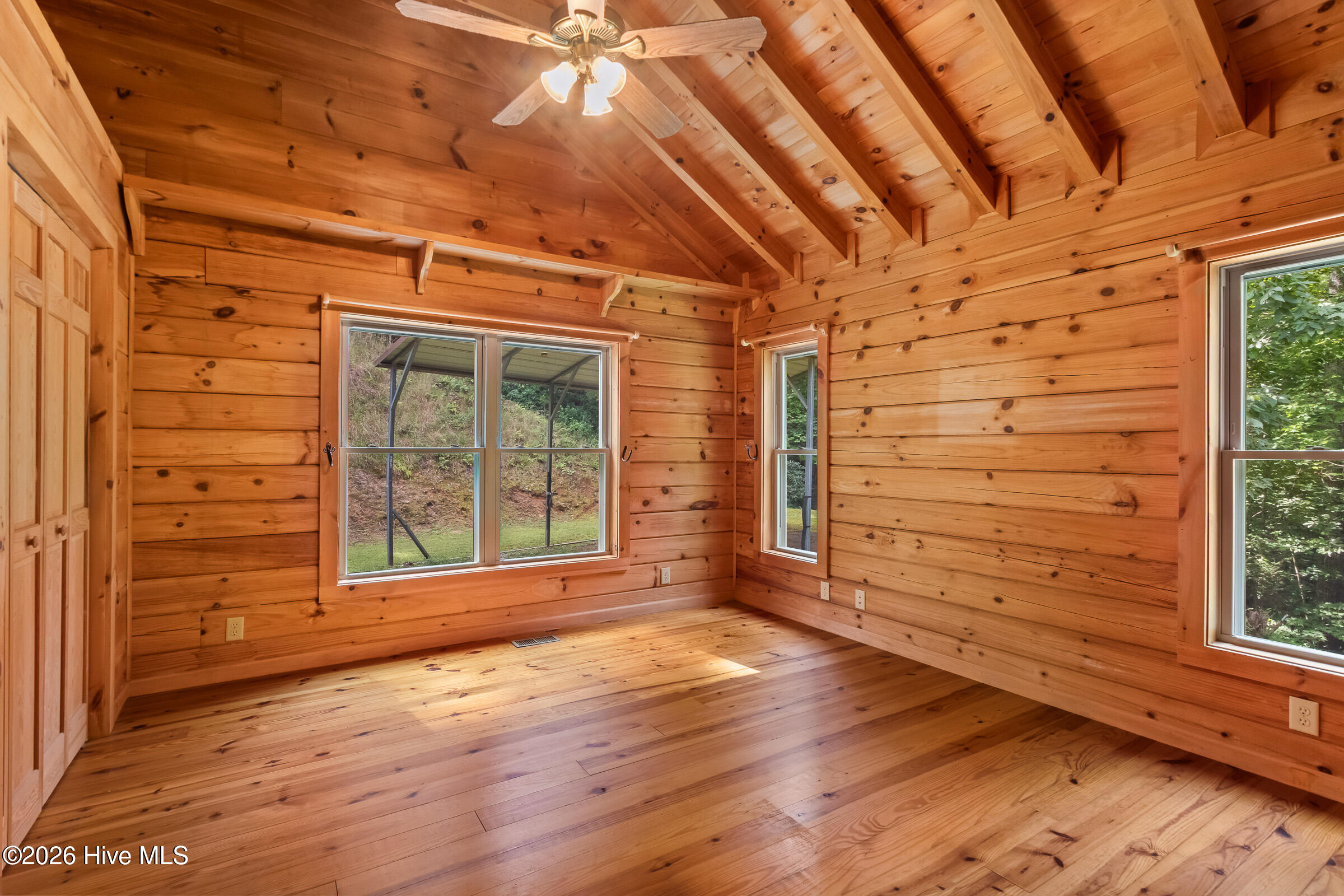 960 Ogreeta Road Property Photo 11