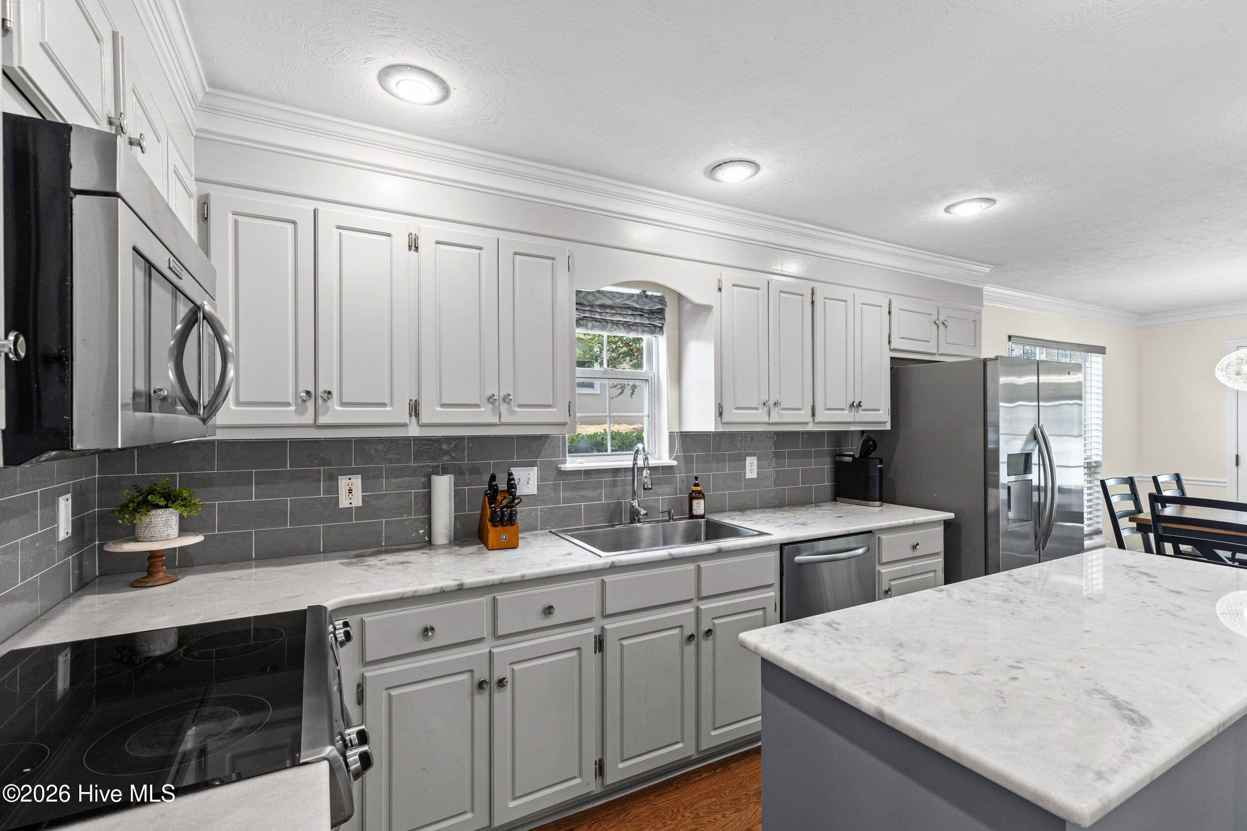 528 Oak Brook Drive Property Photo 3