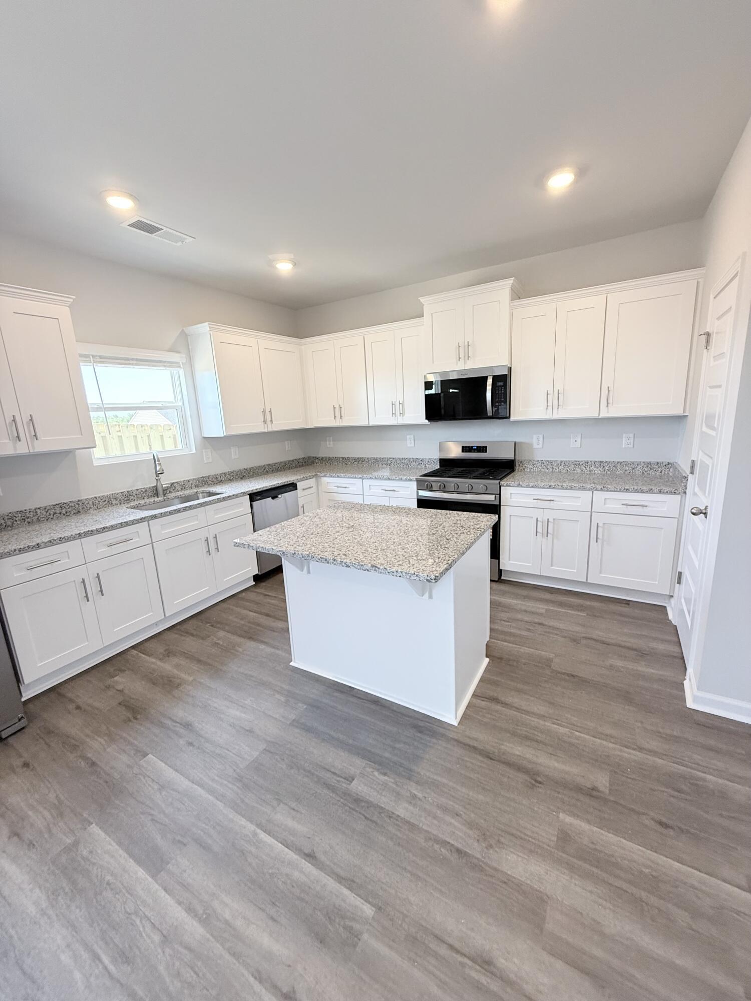 812 Dara Corners Property Photo 6
