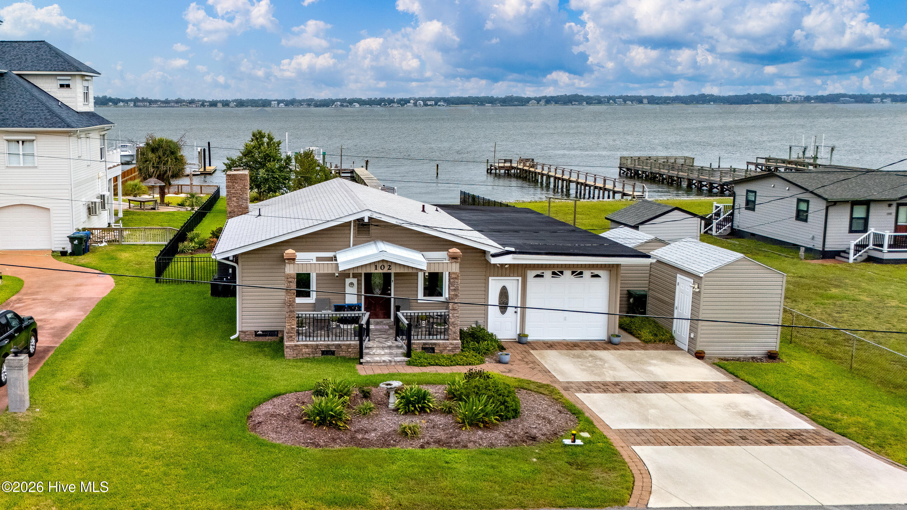 102 Shoreline Drive Property Photo 2