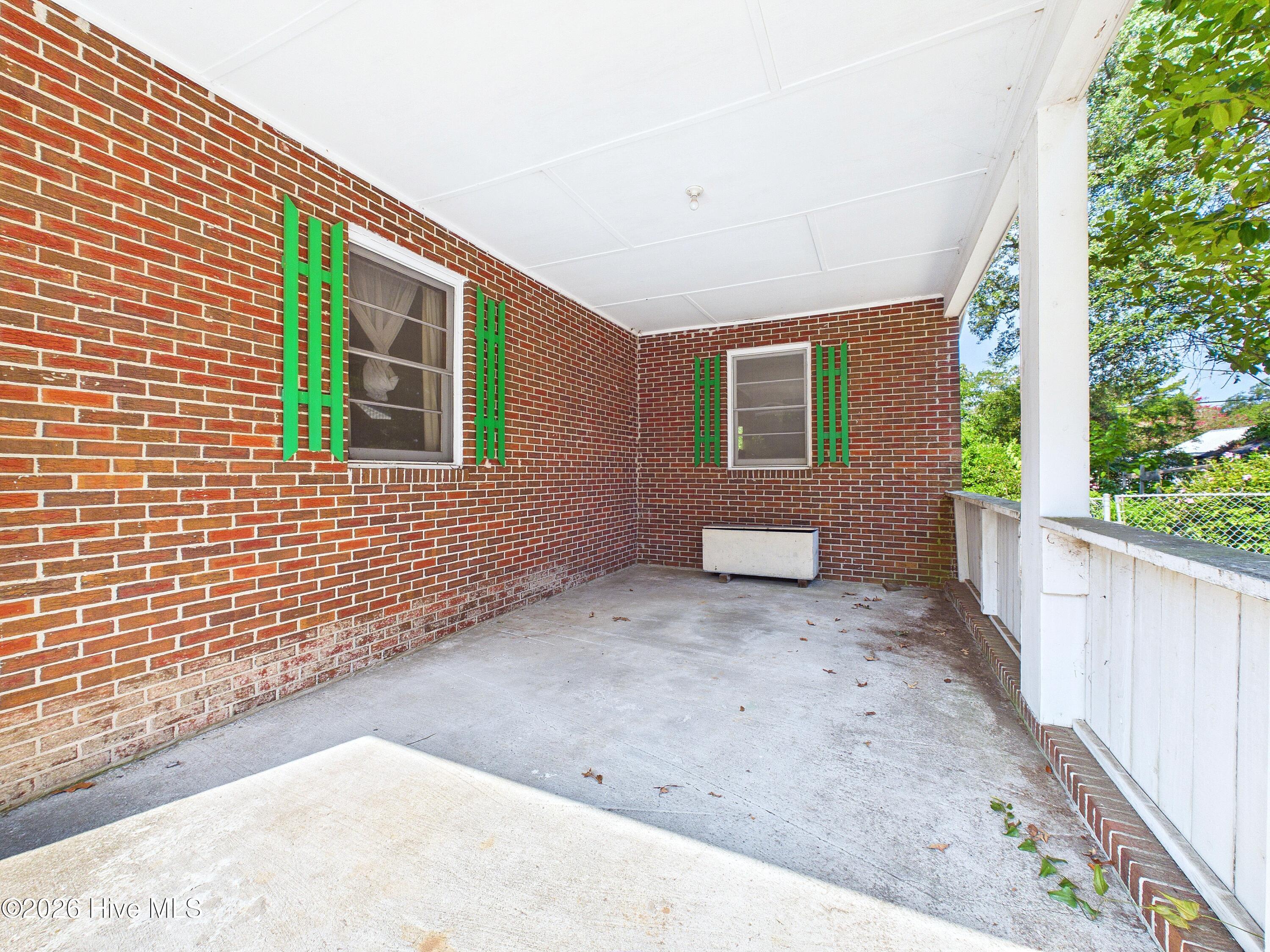 425 Norton Street Property Photo 5