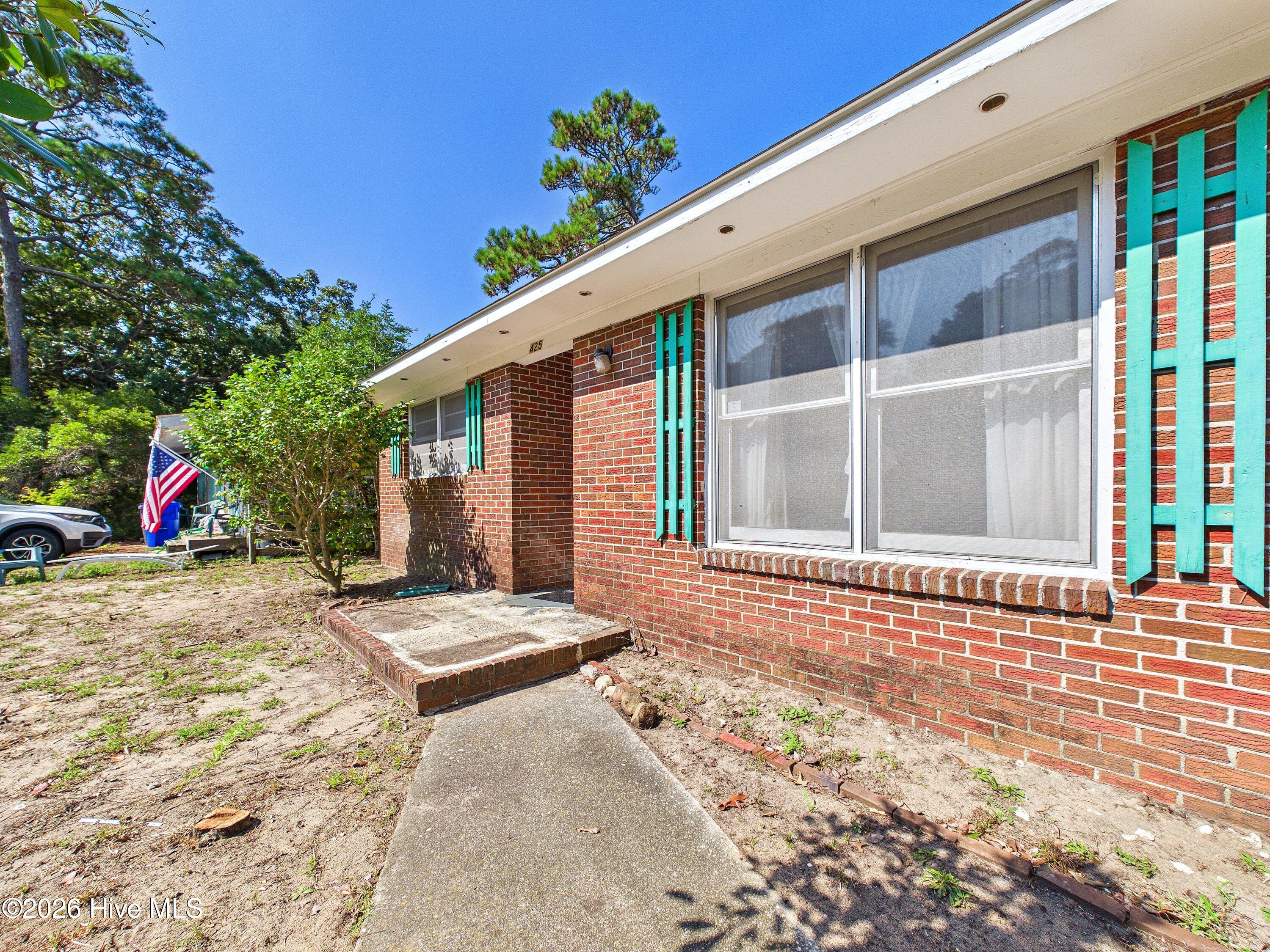 425 Norton Street Property Photo 7