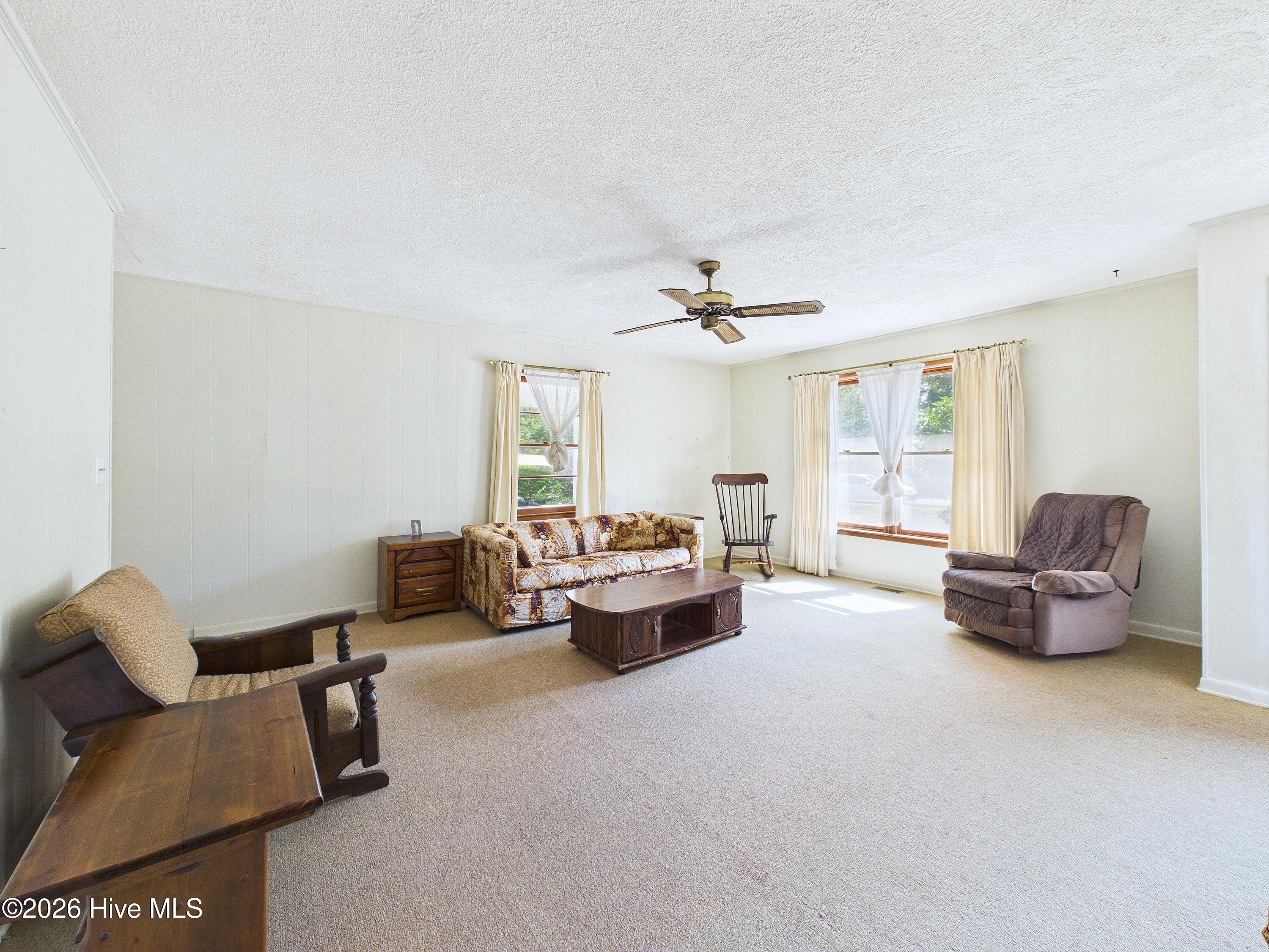 425 Norton Street Property Photo 9