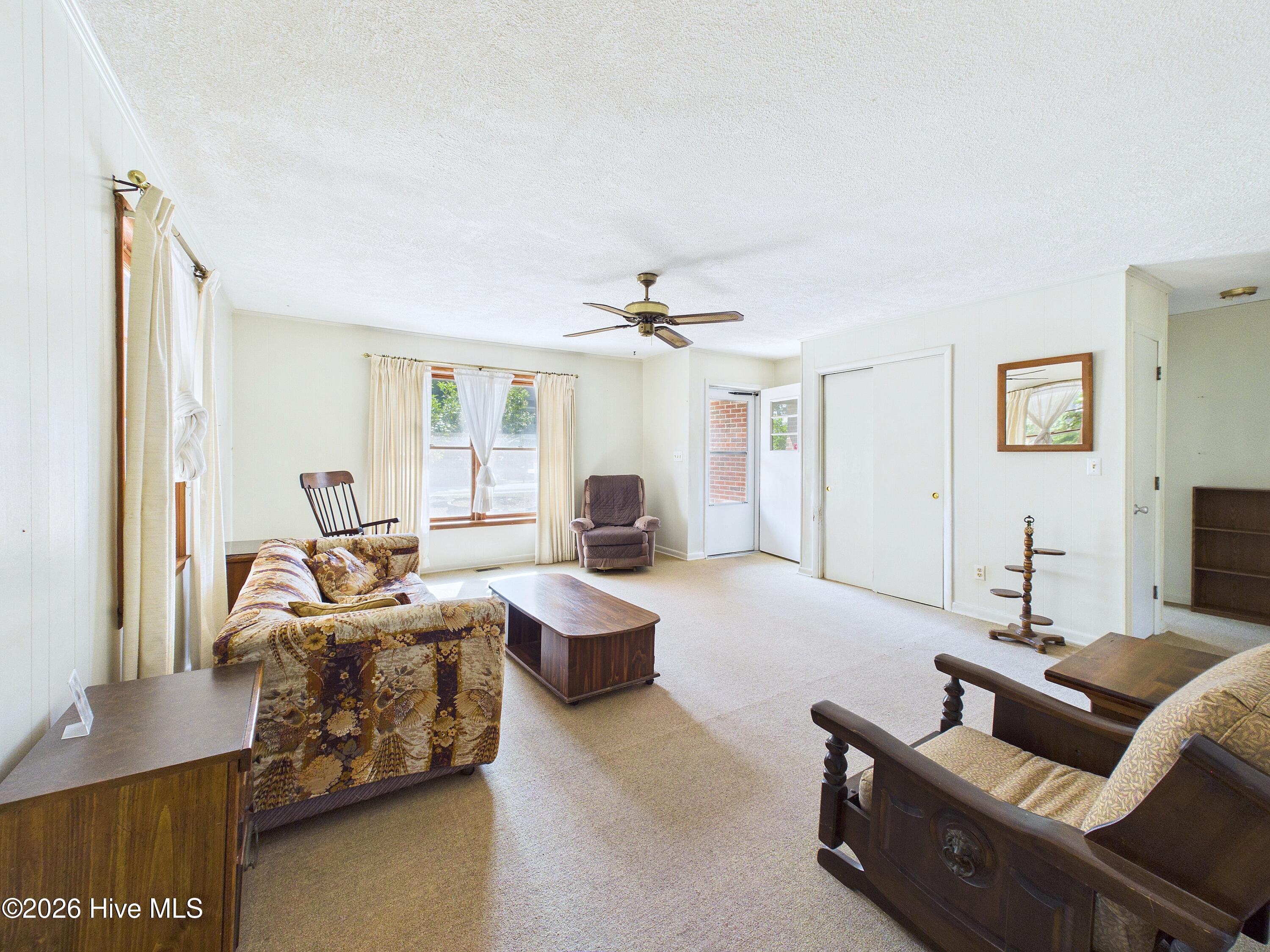 425 Norton Street Property Photo 14