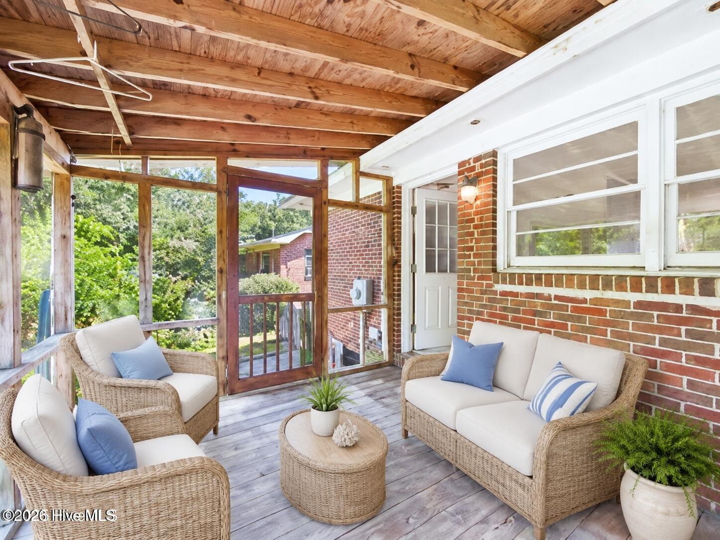 425 Norton Street Property Photo 23