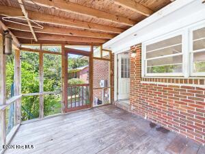 425 Norton Street Property Photo 24