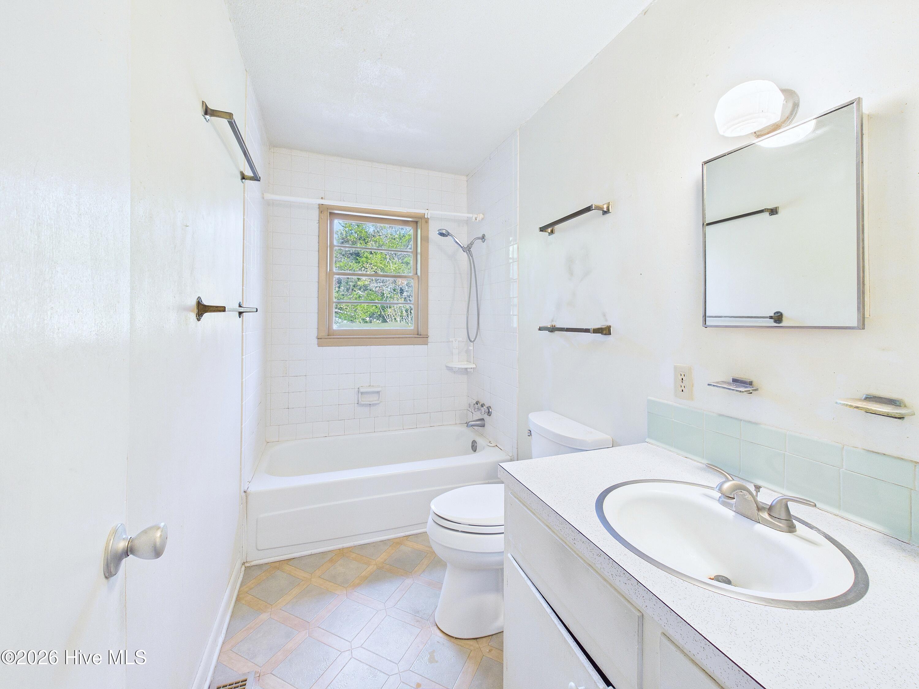 425 Norton Street Property Photo 27