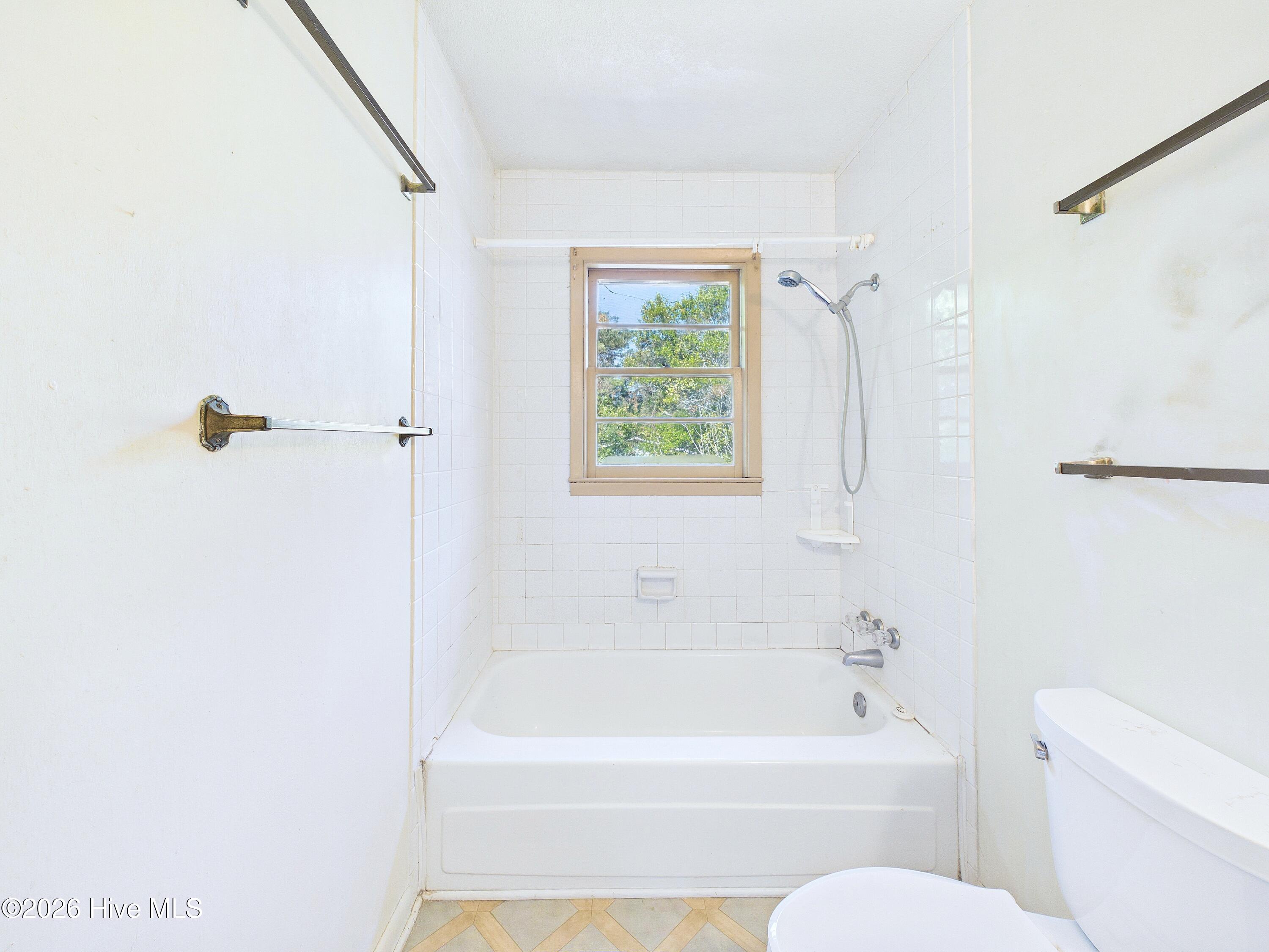 425 Norton Street Property Photo 28