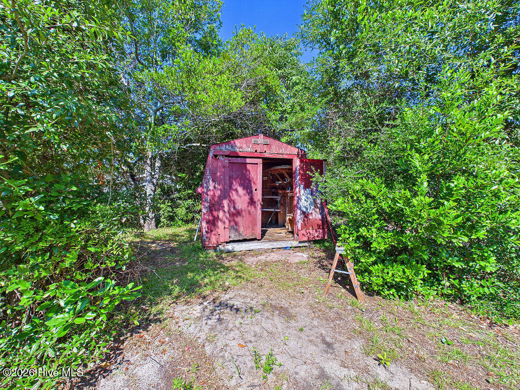 425 Norton Street Property Photo 41