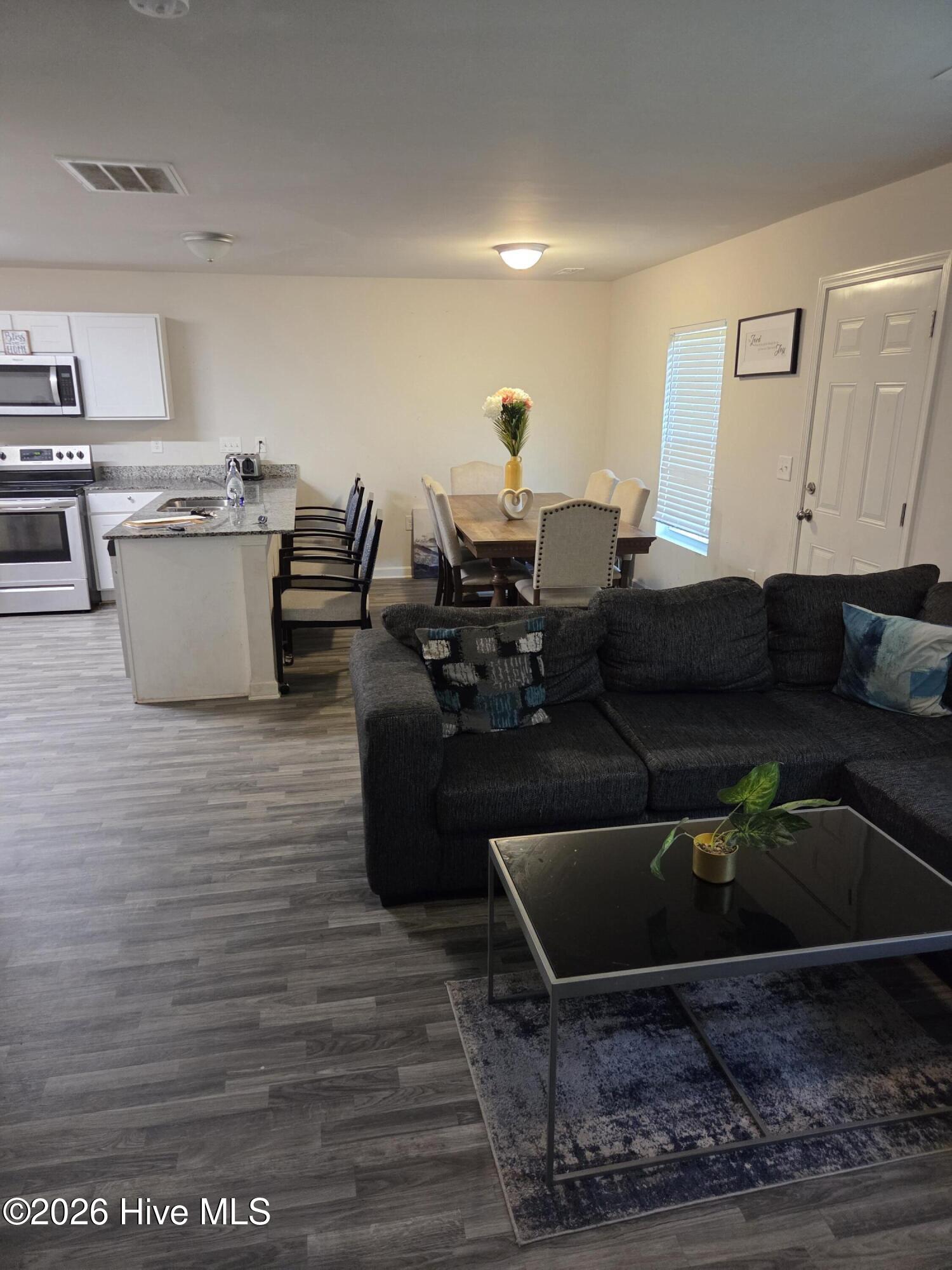 3302 Taylors Pointe Drive Property Photo 4
