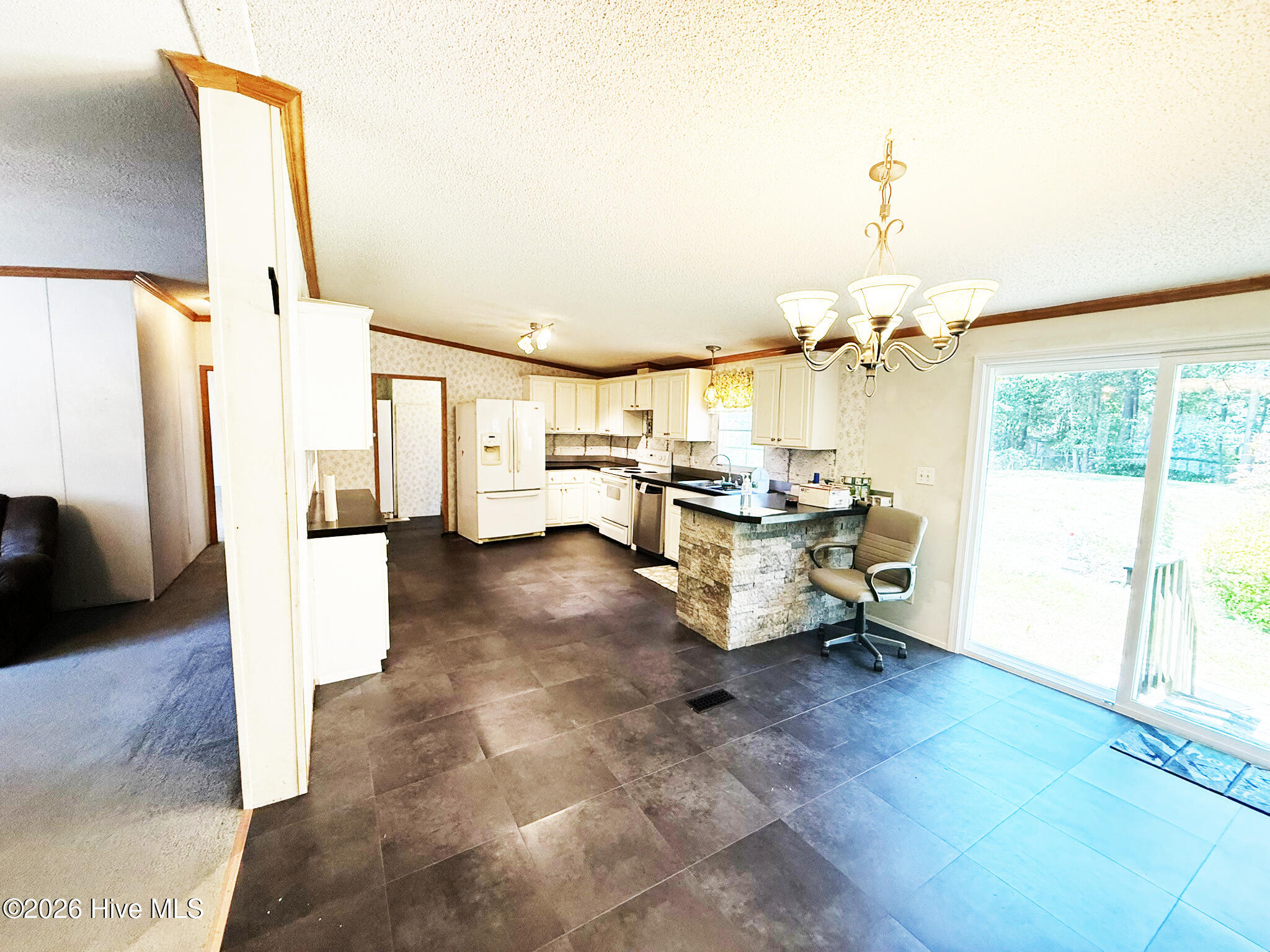 1001 Patch Drive Property Photo 4