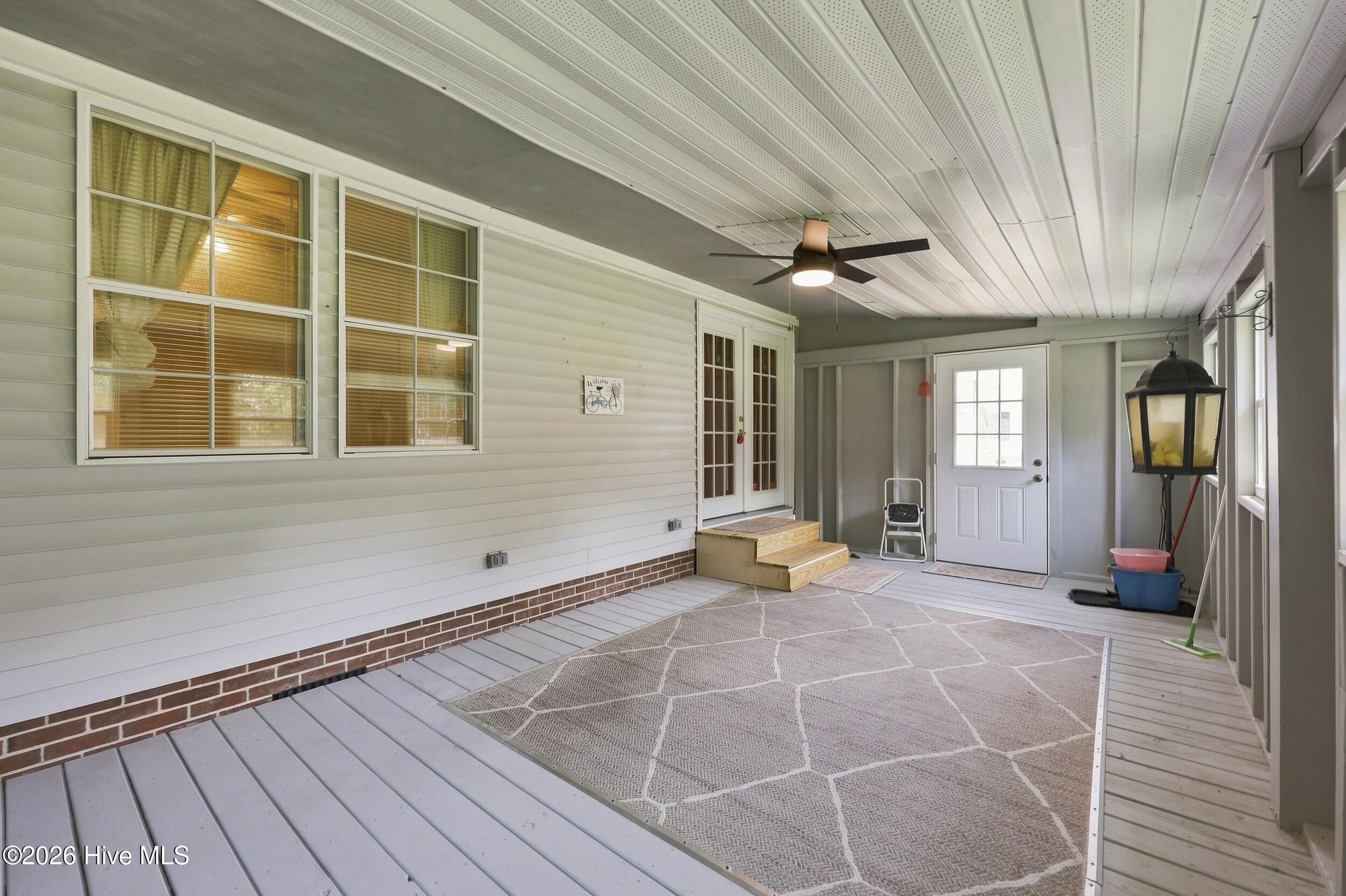 989 Simpson Ditch Road Property Photo 7