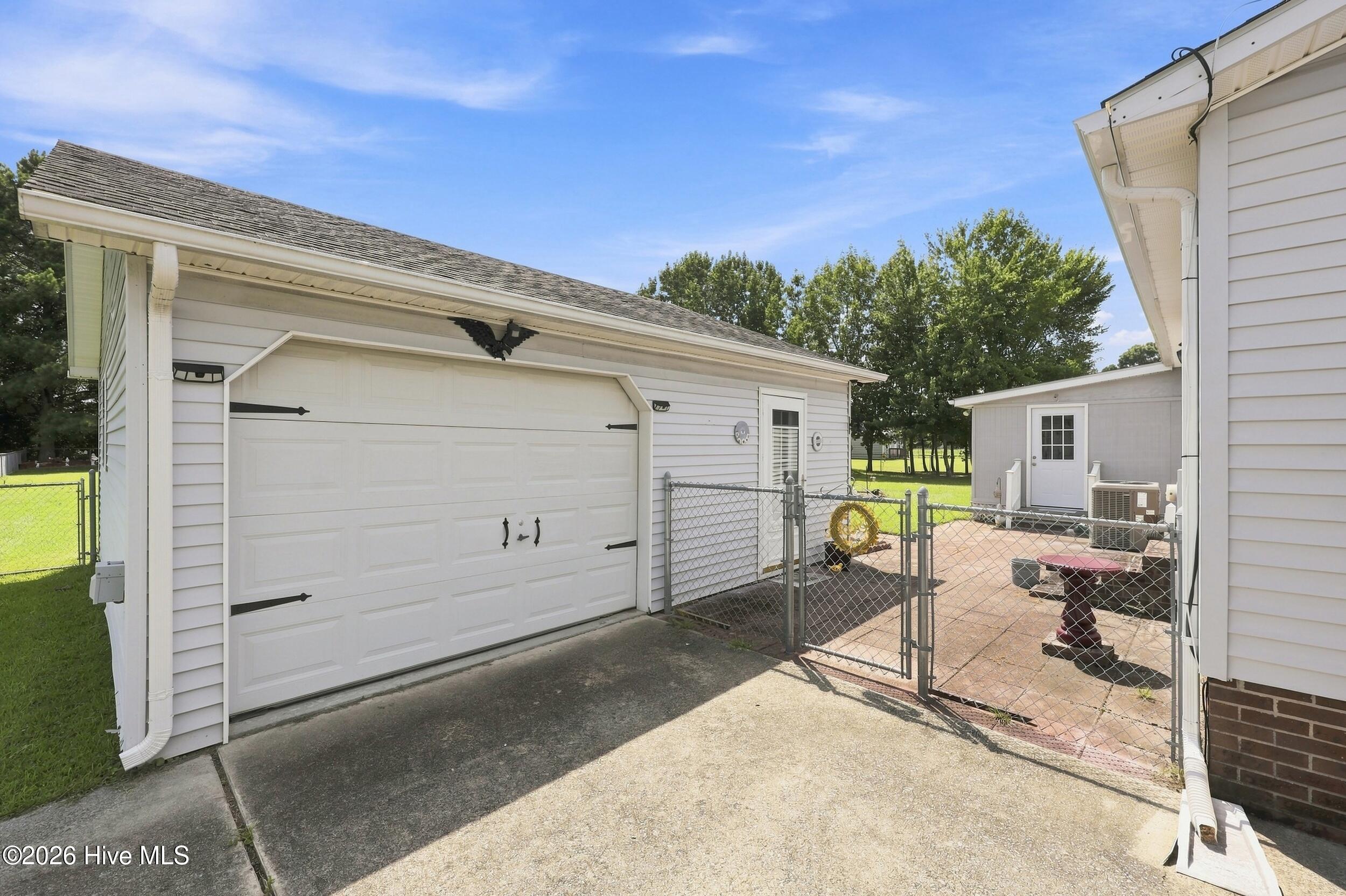 989 Simpson Ditch Road Property Photo 8