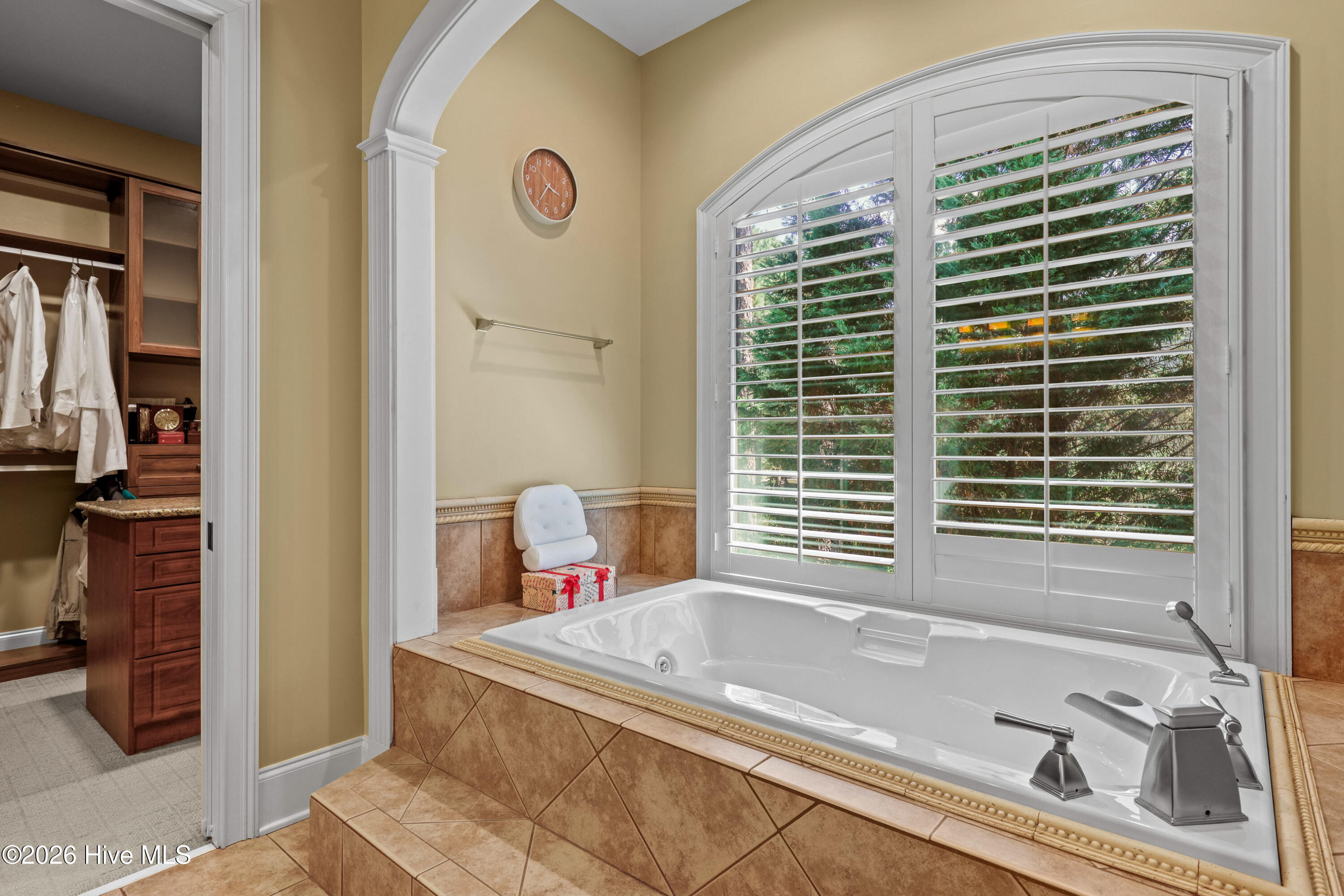 190 National Drive Property Photo 27