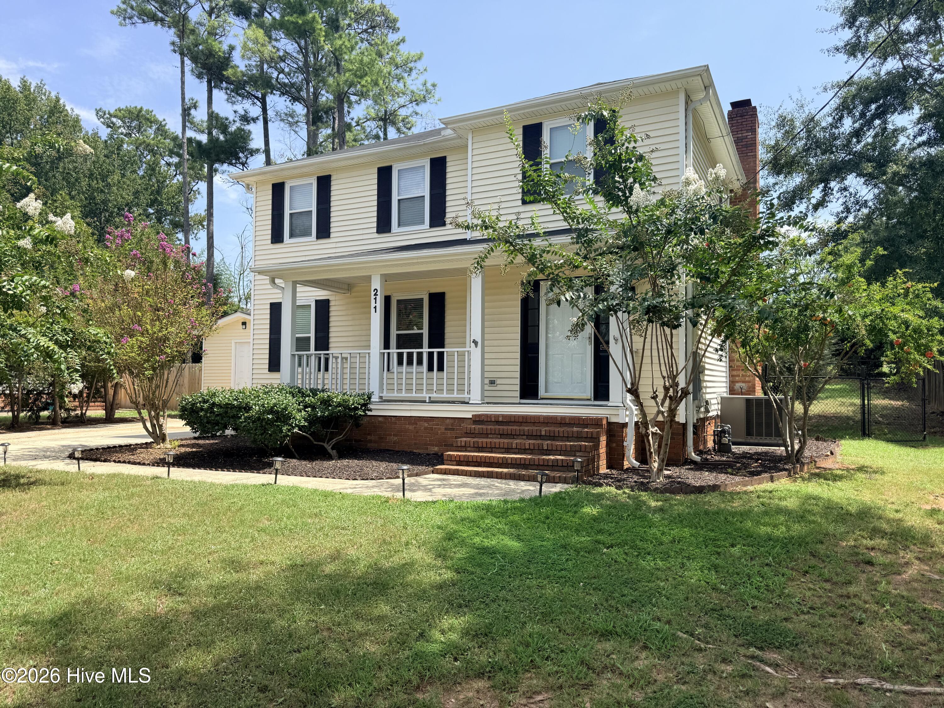 211 Holden Drive Property Photo 2