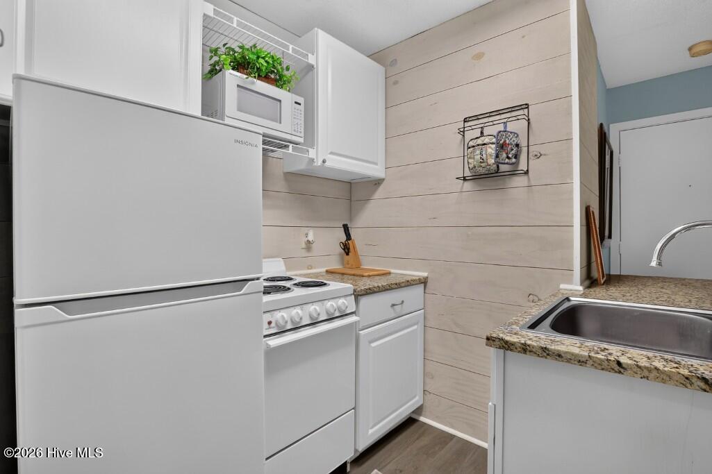 6216 Harbourside Drive Property Photo 7