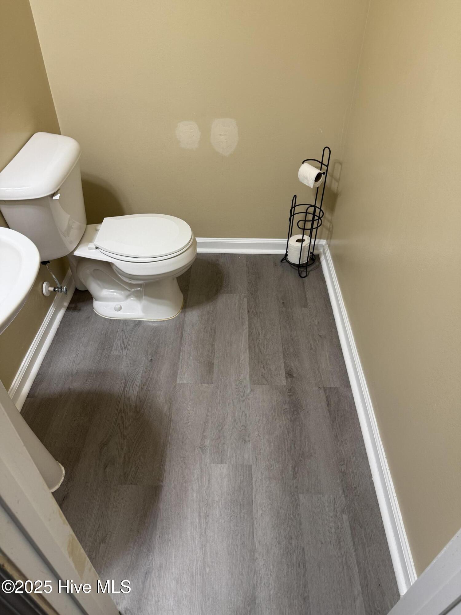 659 Roanoke Drive Property Photo 4