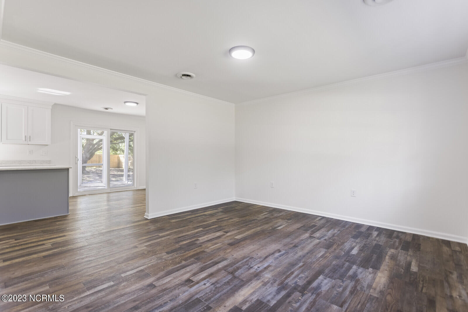 125 W B And S Road Property Photo 6