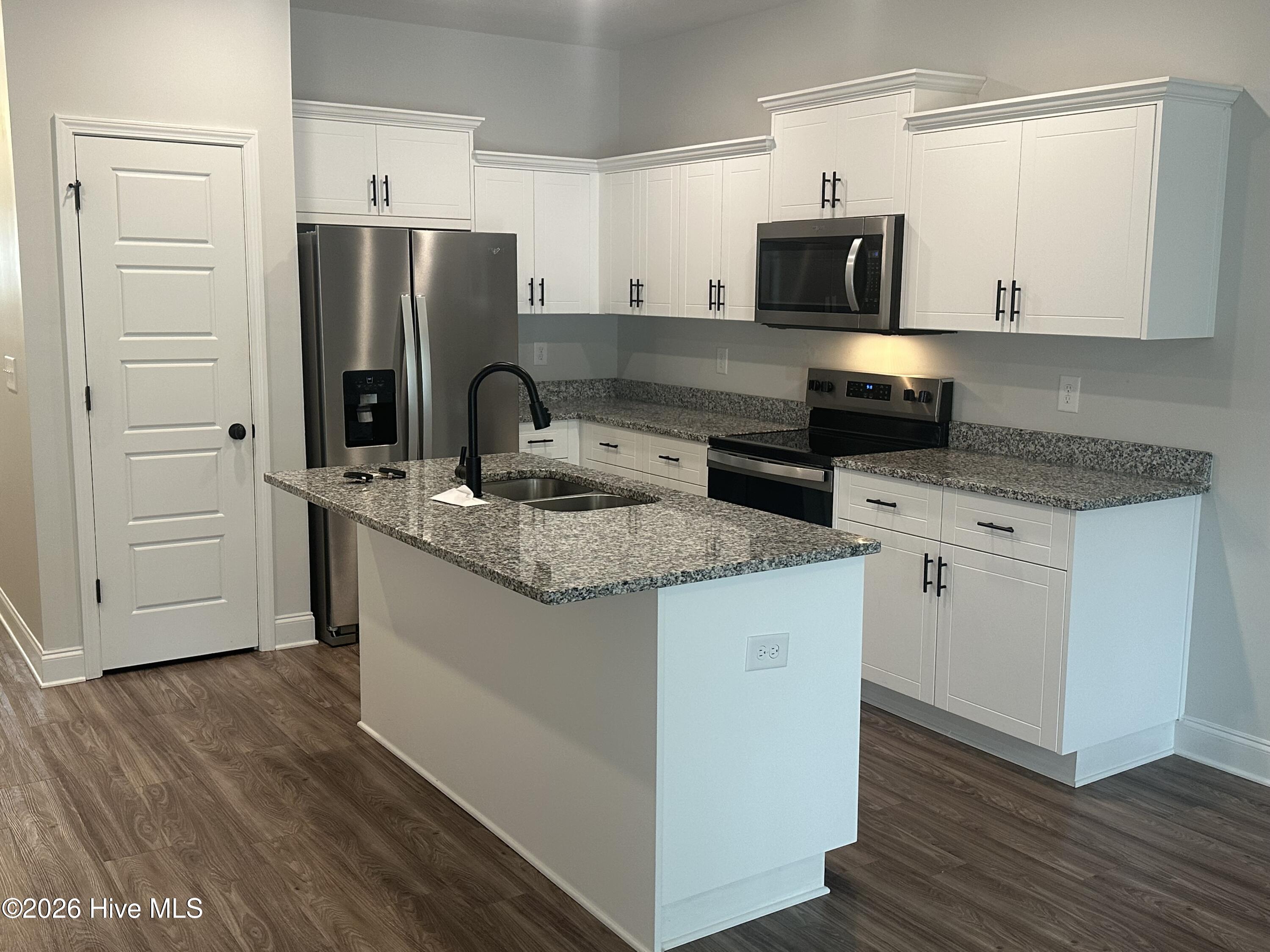 4272 Beautiful Pond Park Property Photo 3