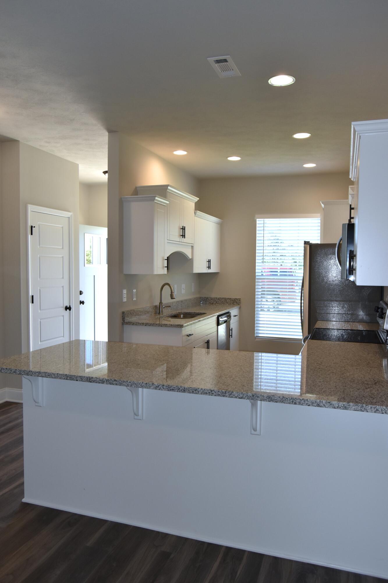 543 Hardy Point Property Photo 3