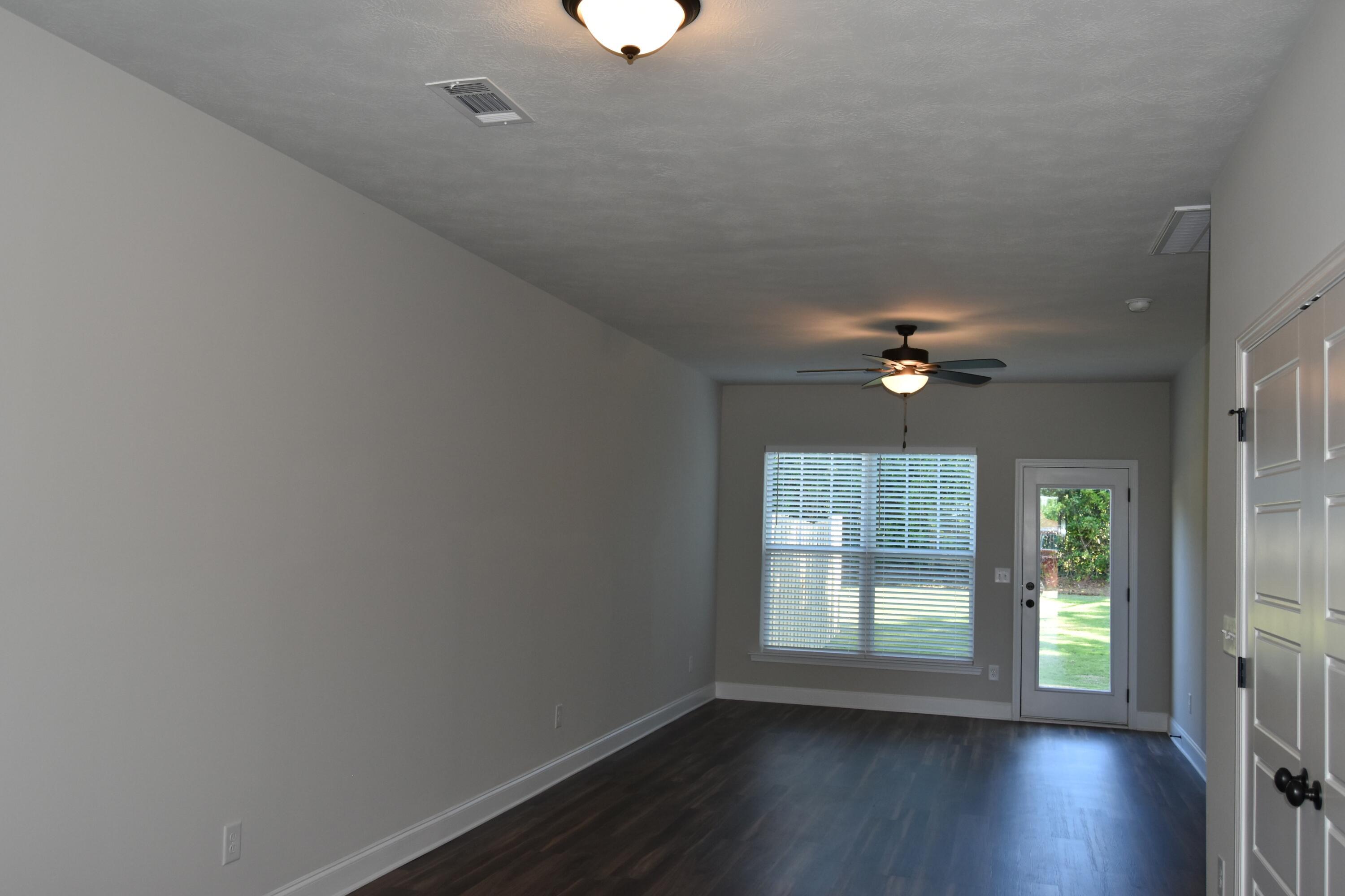 543 Hardy Point Property Photo 6