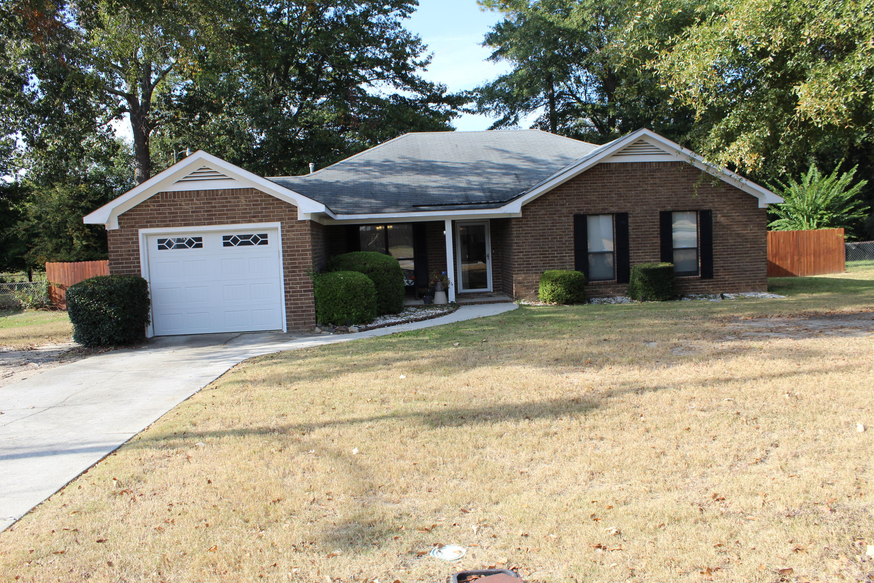 1015 Country Place Drive Property Photo 2