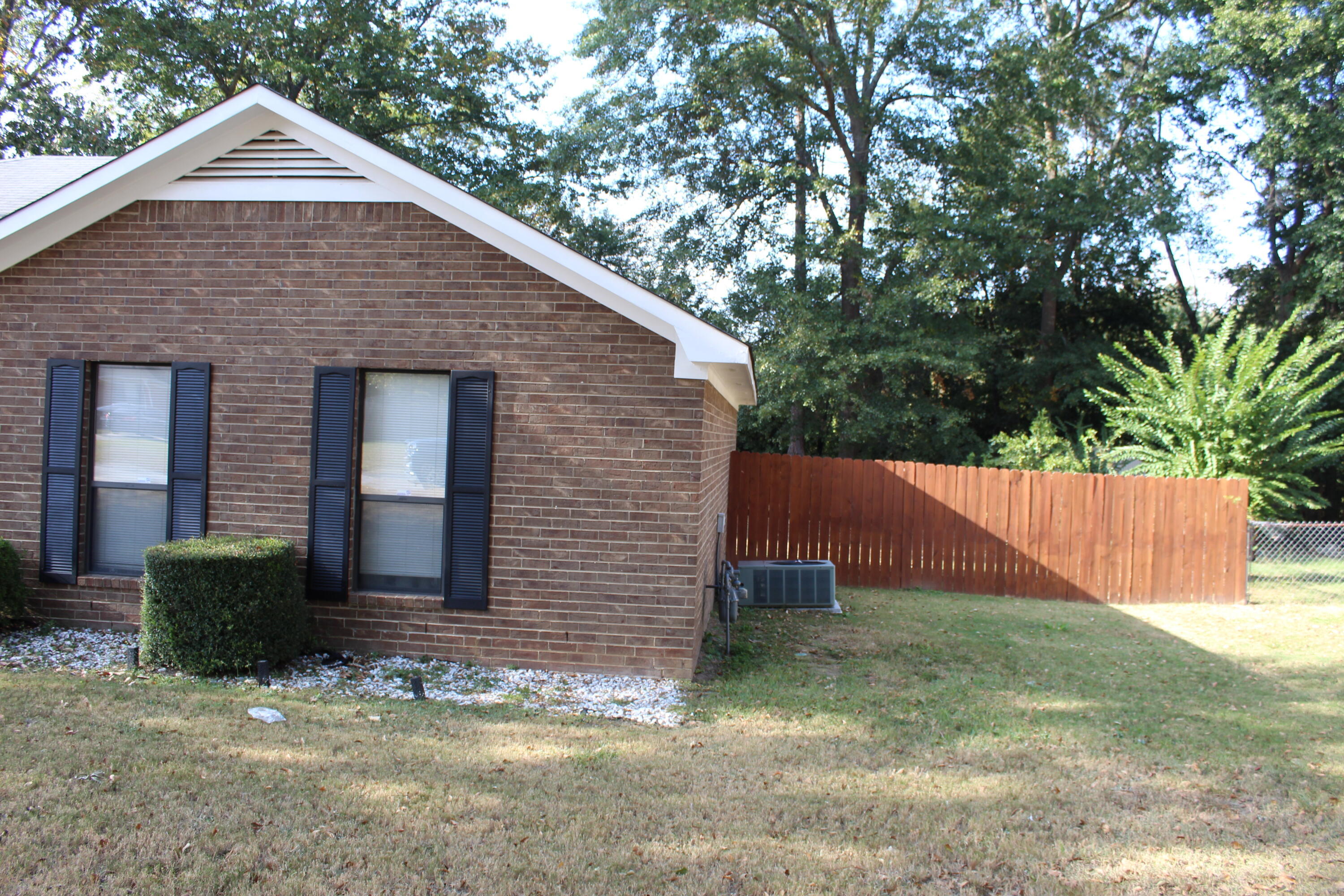 1015 Country Place Drive Property Photo 4