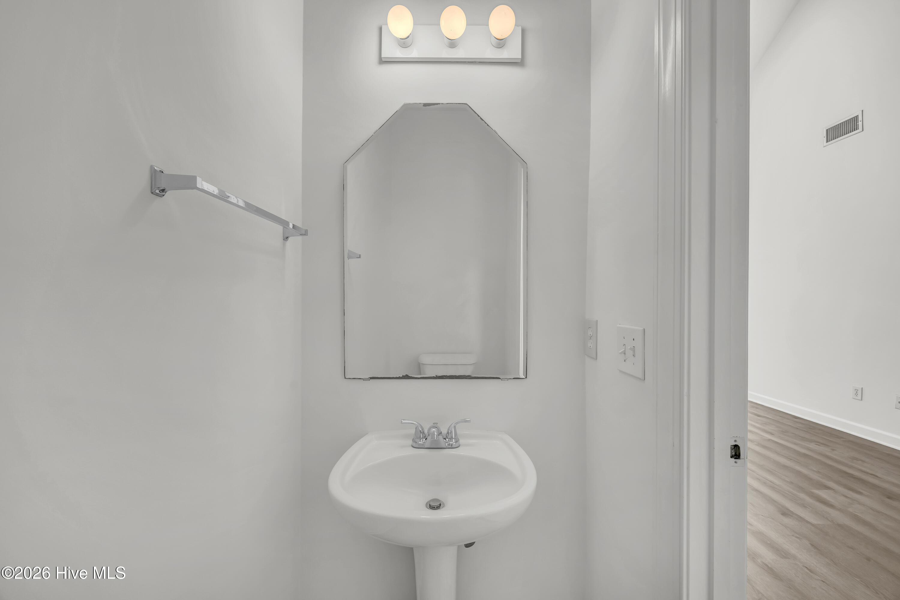 5006 Carleton Drive Unit 22 Property Photo 6
