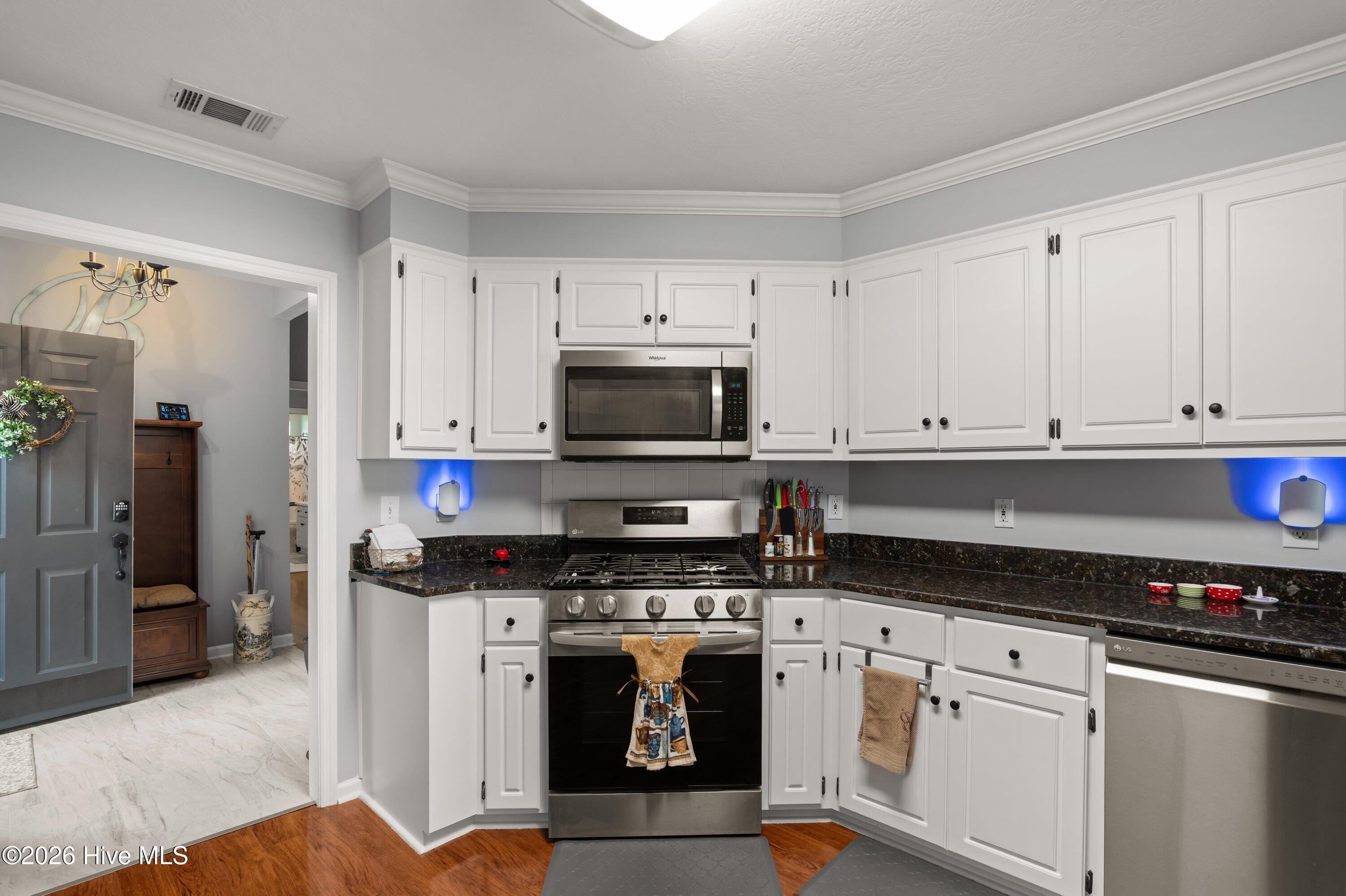 4233 Deerwood Lane Property Photo 14