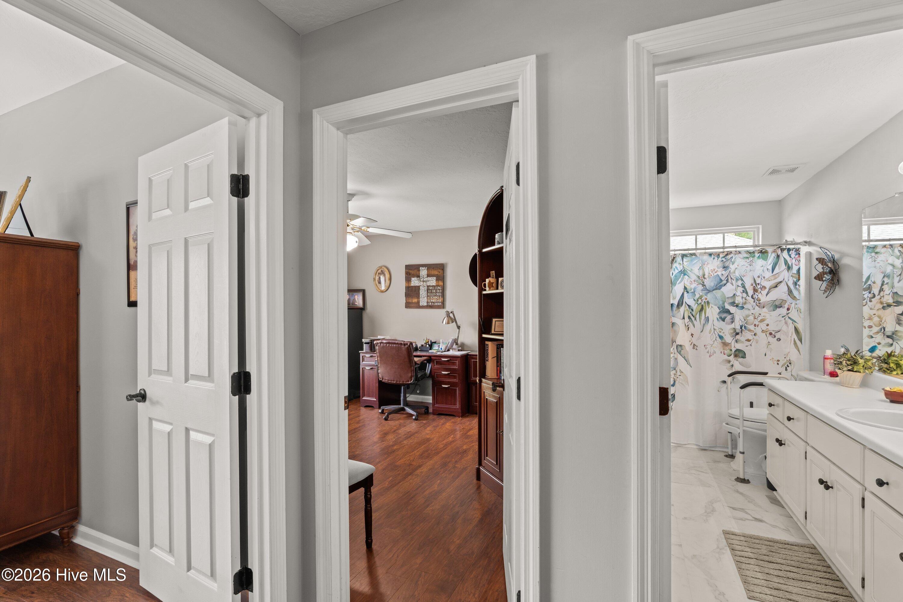 4233 Deerwood Lane Property Photo 17