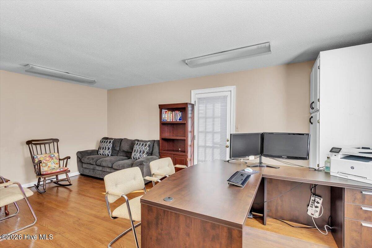 585 E Robinson Avenue Property Photo 12