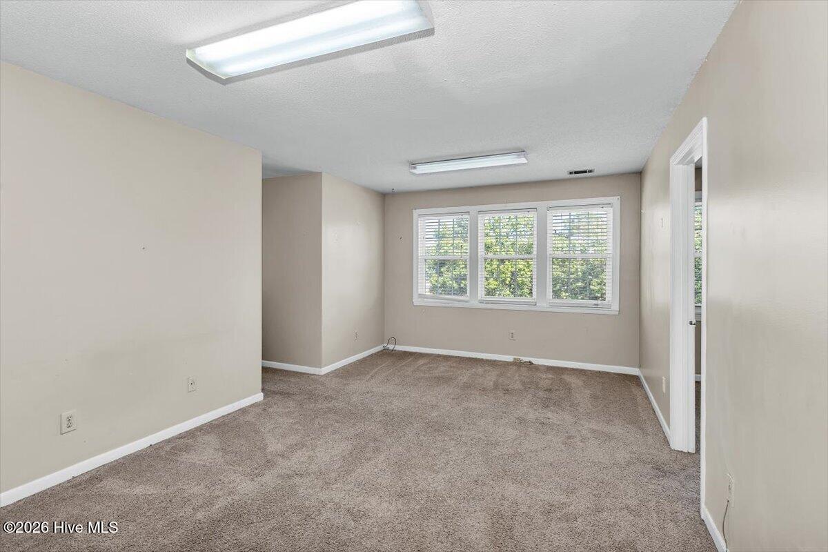 585 E Robinson Avenue Property Photo 16