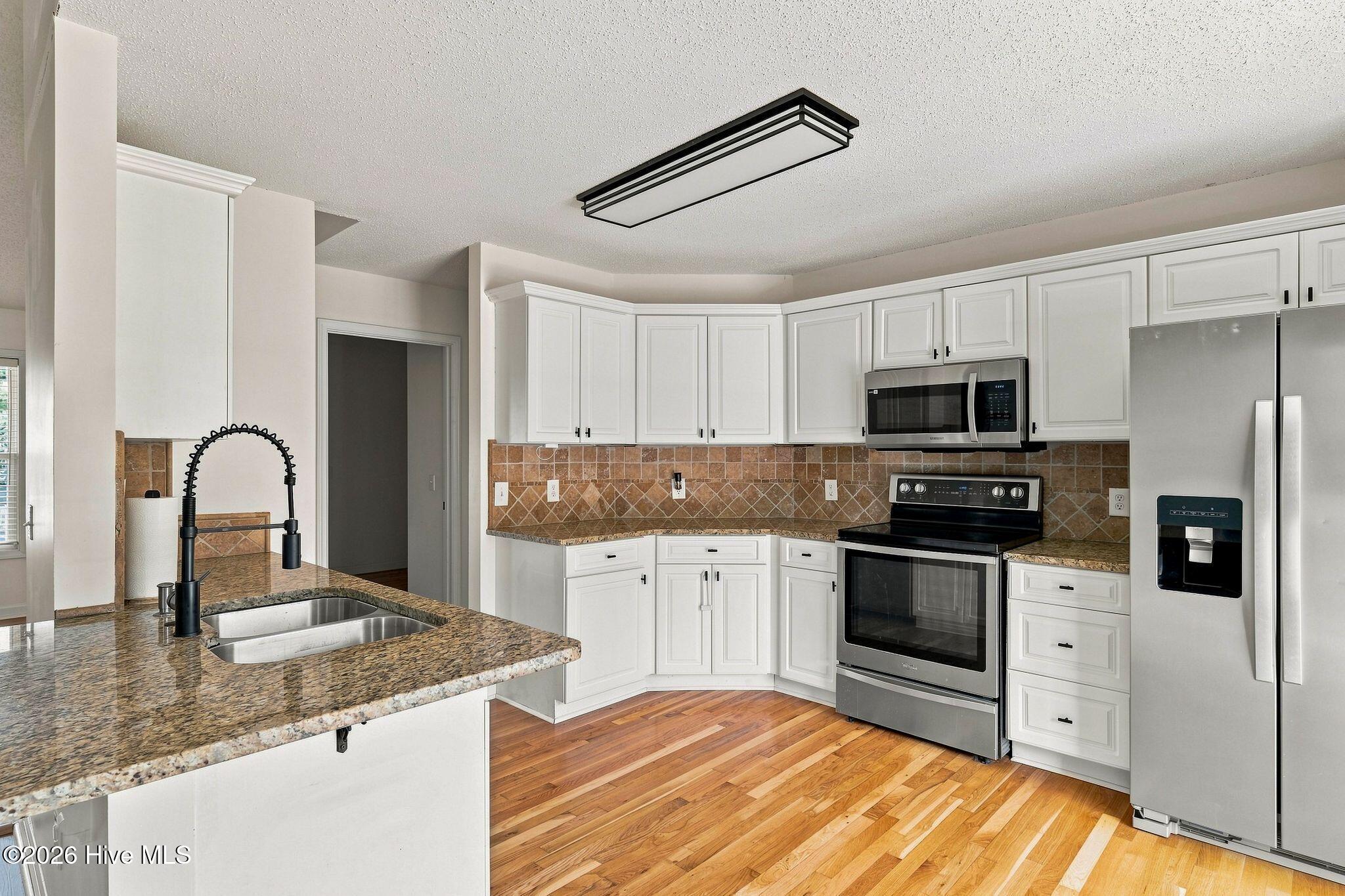 204 Savannah Garden Drive Property Photo 8