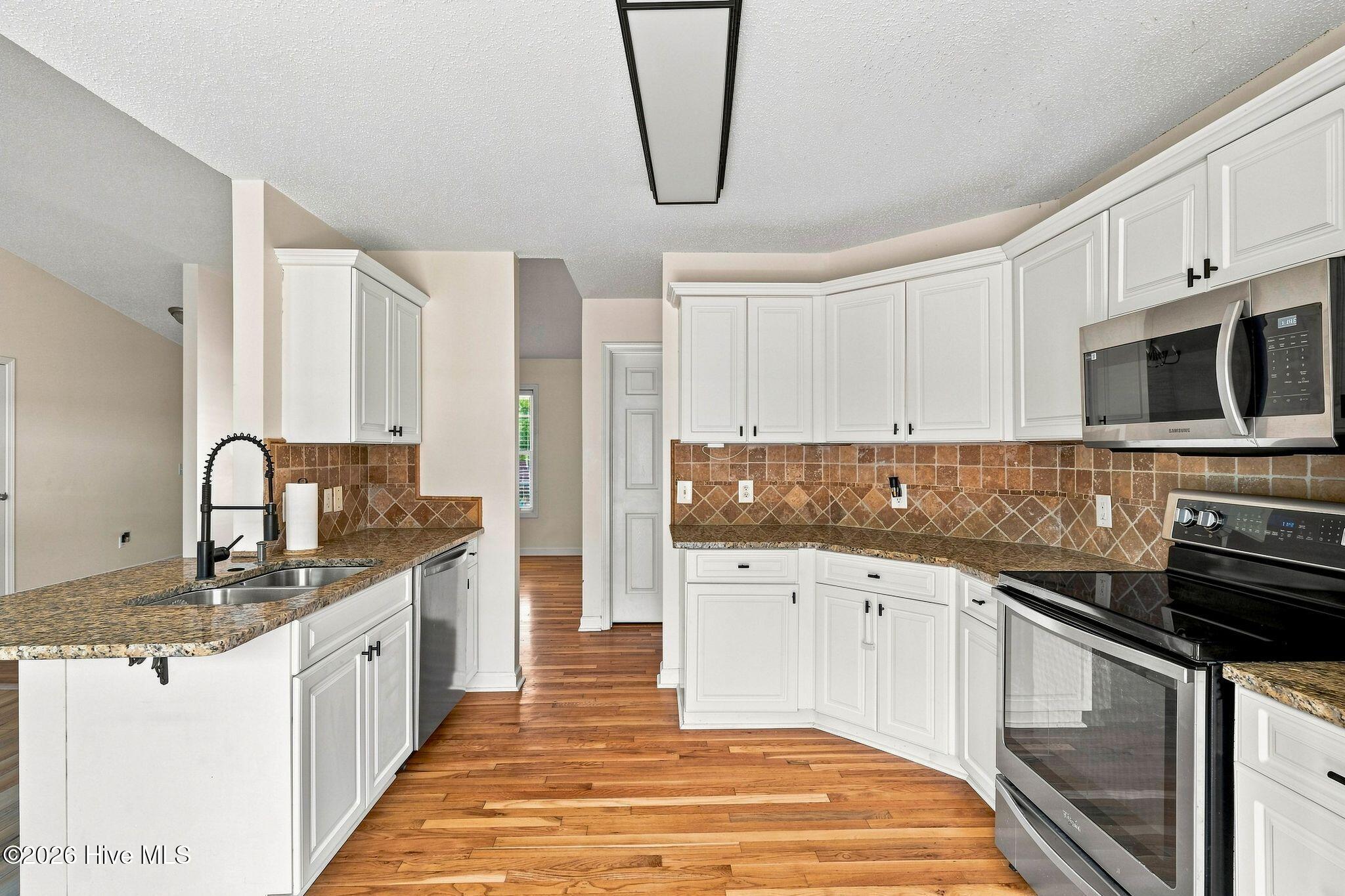 204 Savannah Garden Drive Property Photo 10