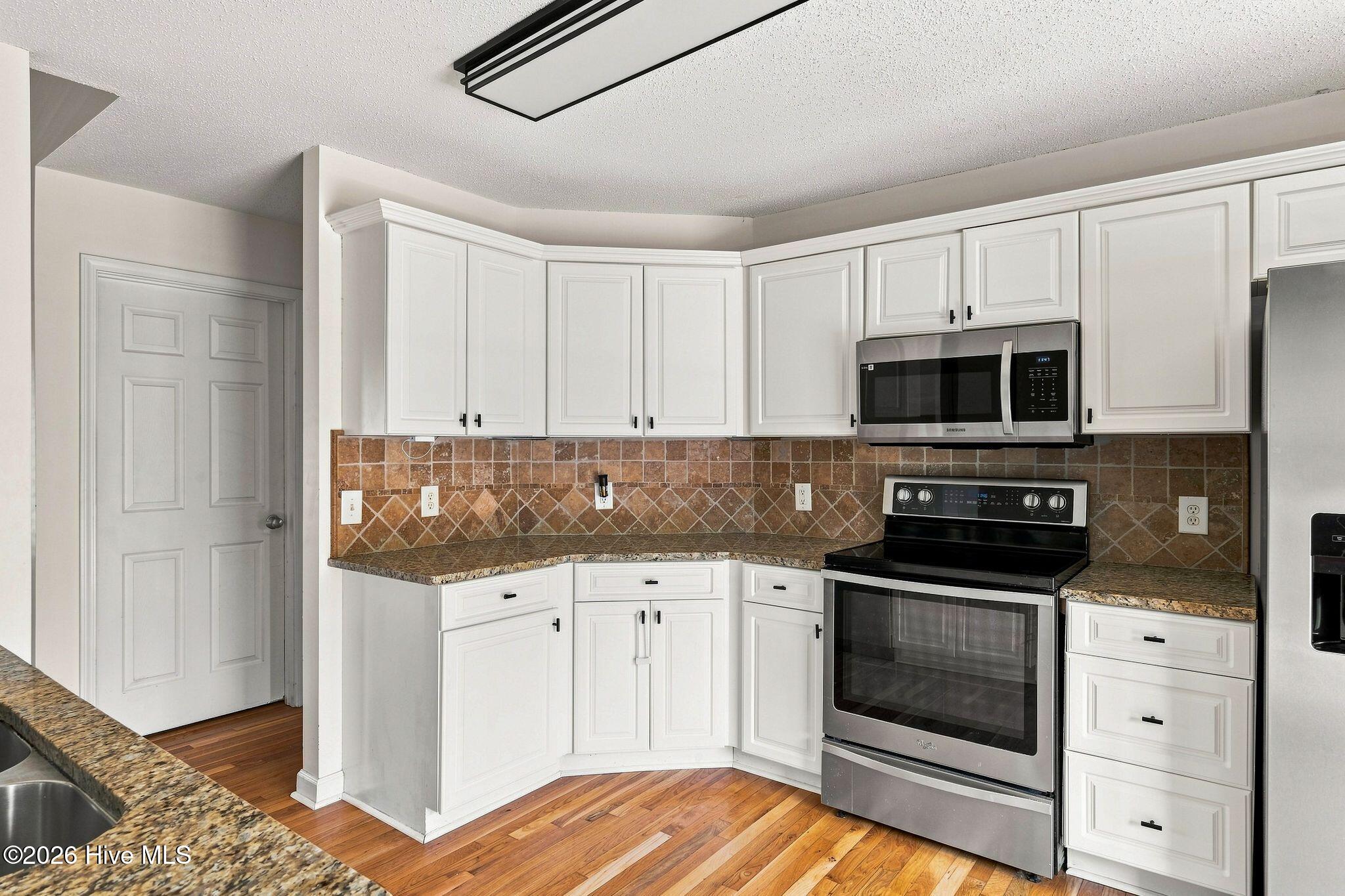 204 Savannah Garden Drive Property Photo 11
