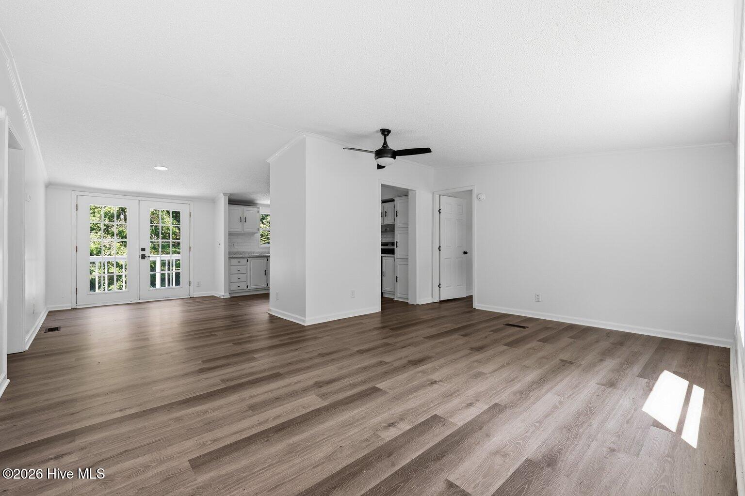 410 Pond View Circle Property Photo 3