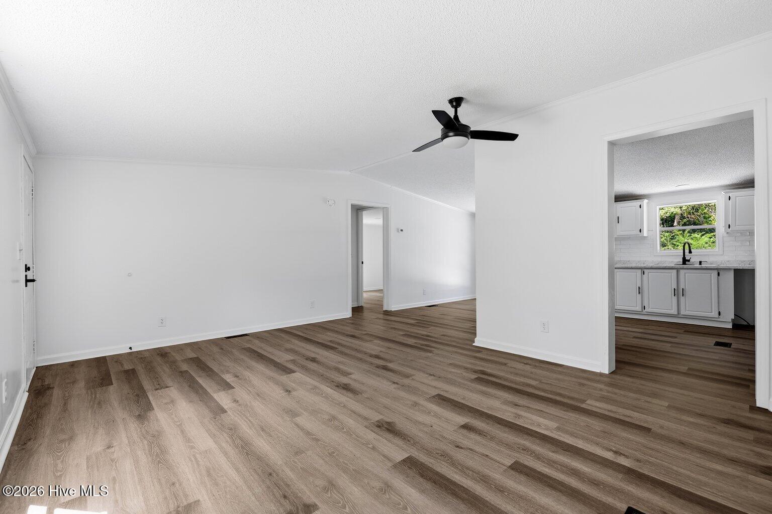 410 Pond View Circle Property Photo 5