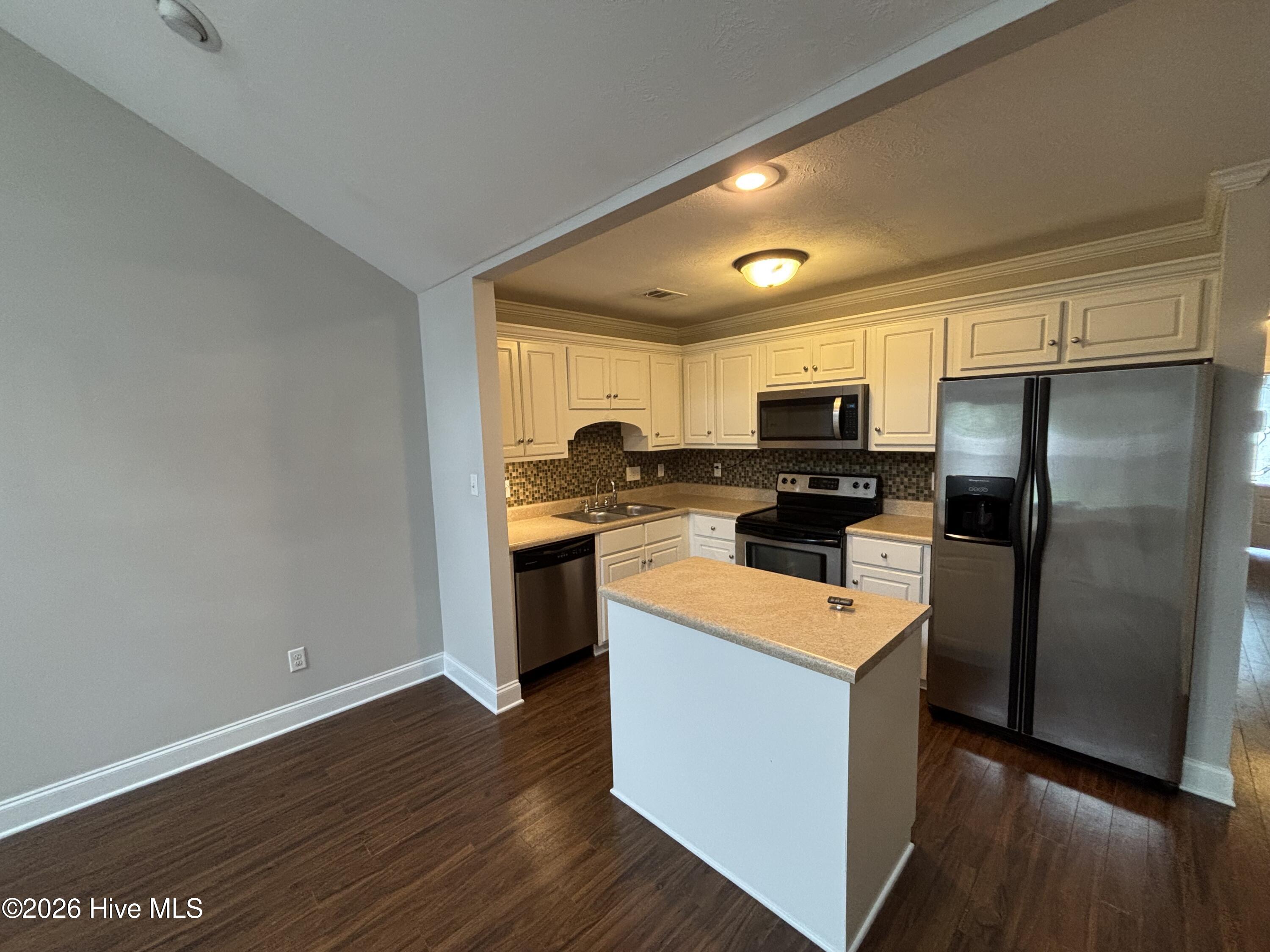 829 Bryan Circle Property Photo 3