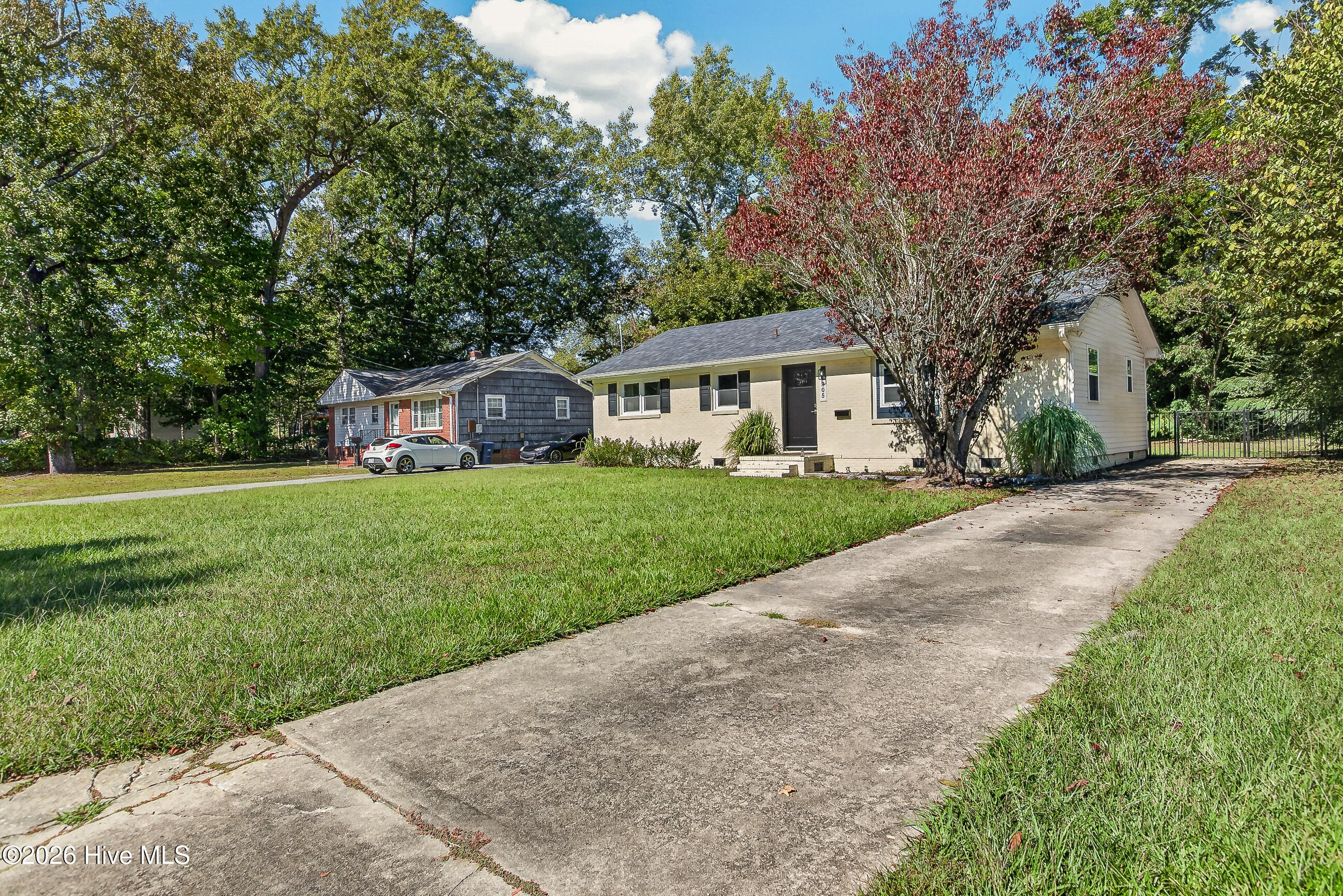 305 White Oak Street Property Photo 2