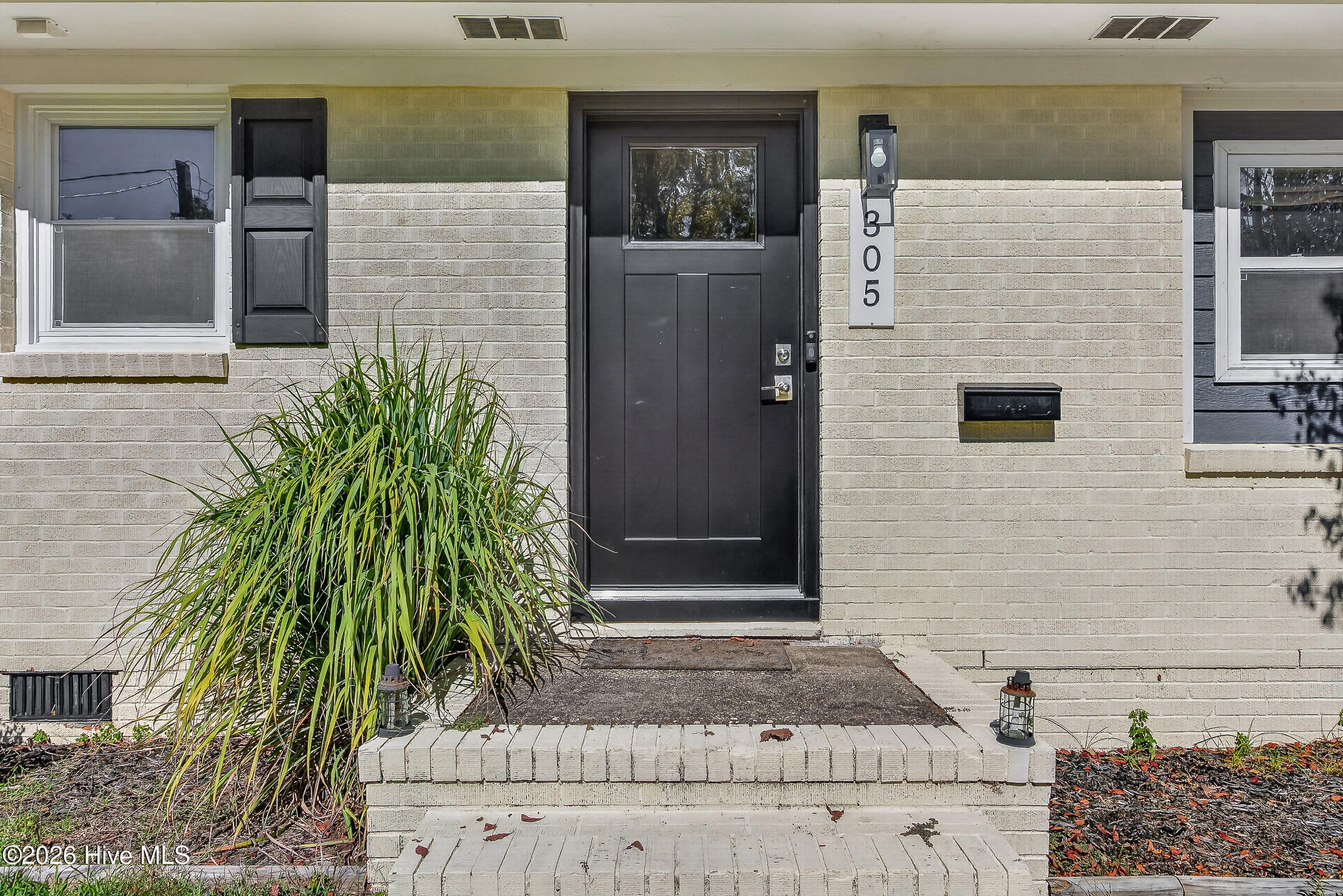 305 White Oak Street Property Photo 4