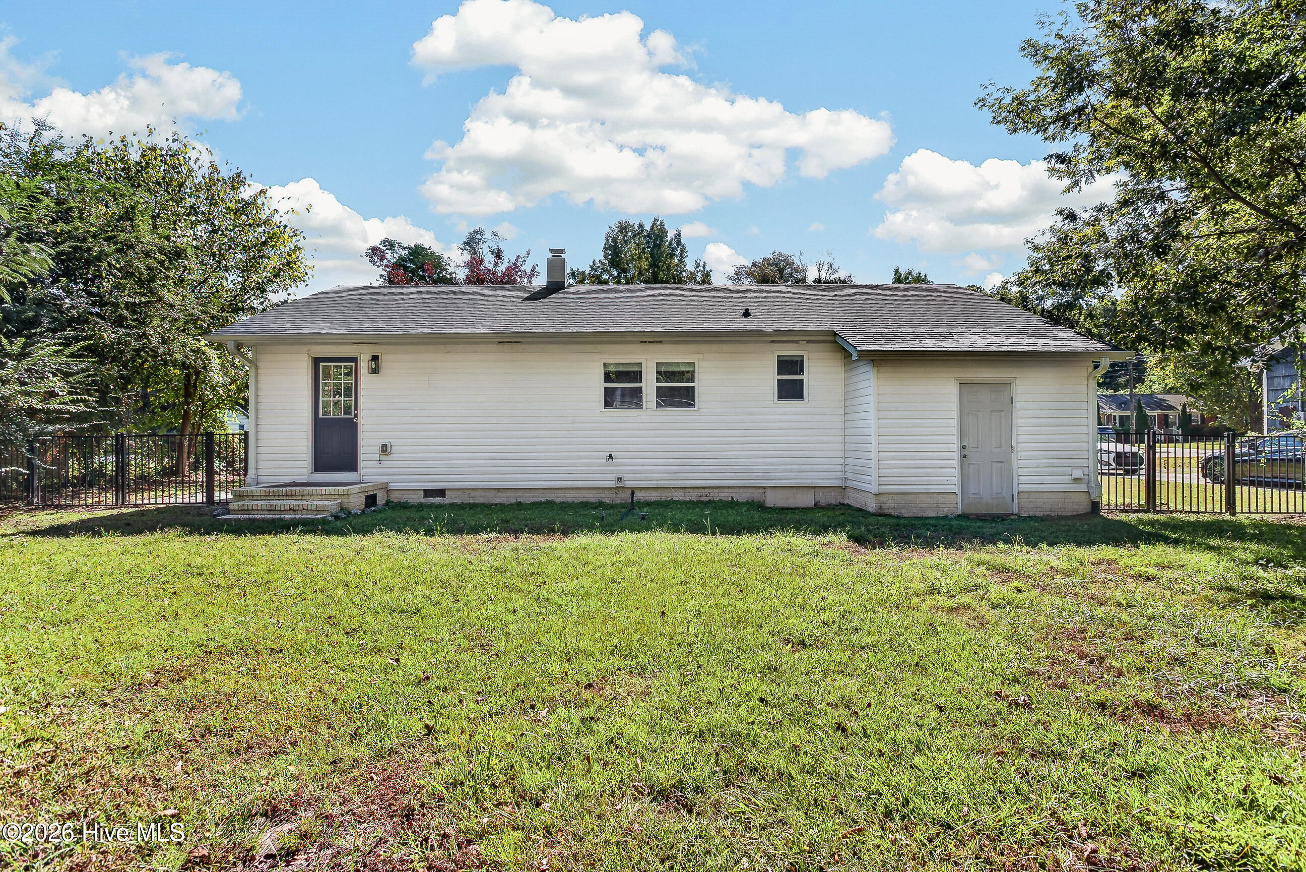 305 White Oak Street Property Photo 22