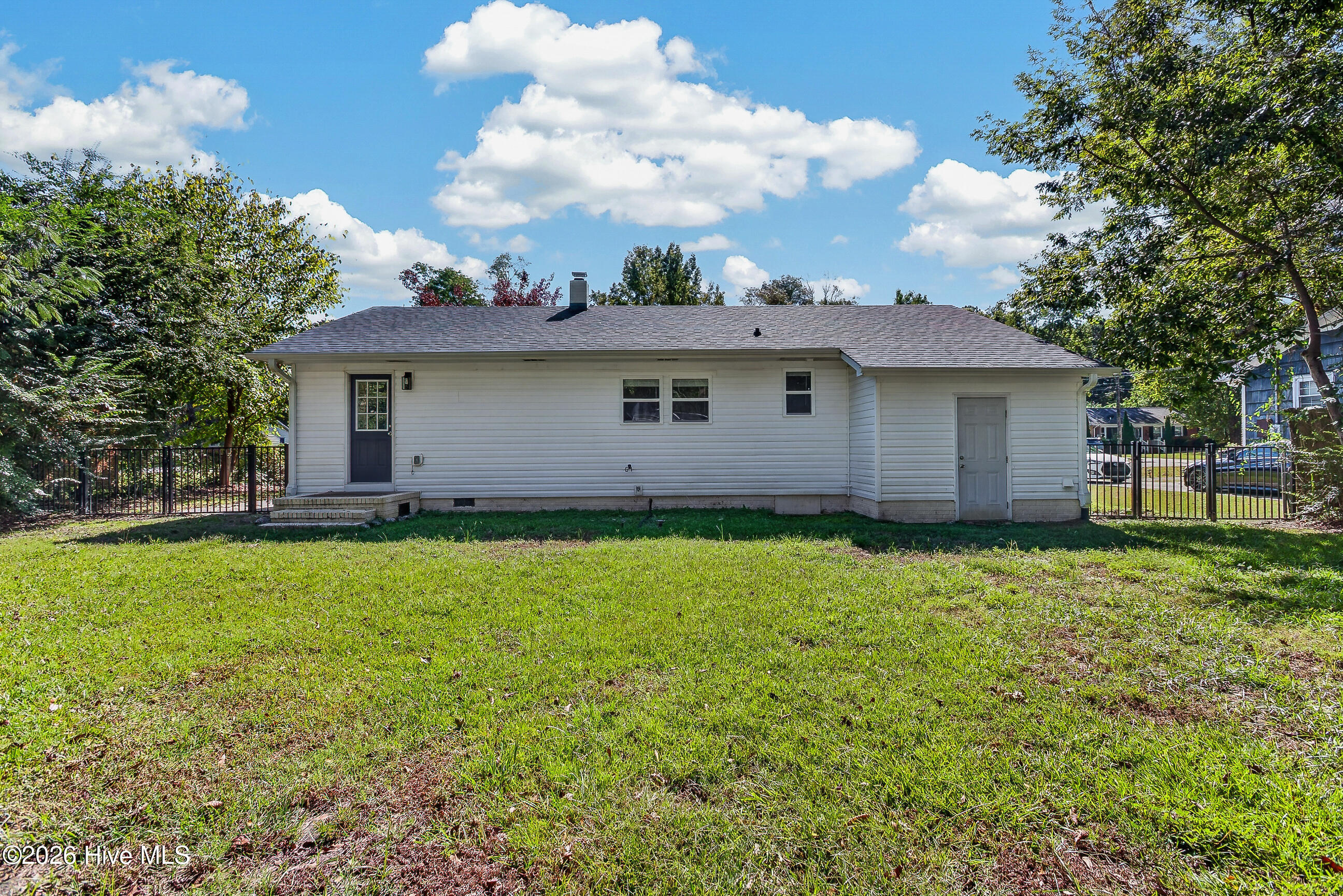 305 White Oak Street Property Photo 23