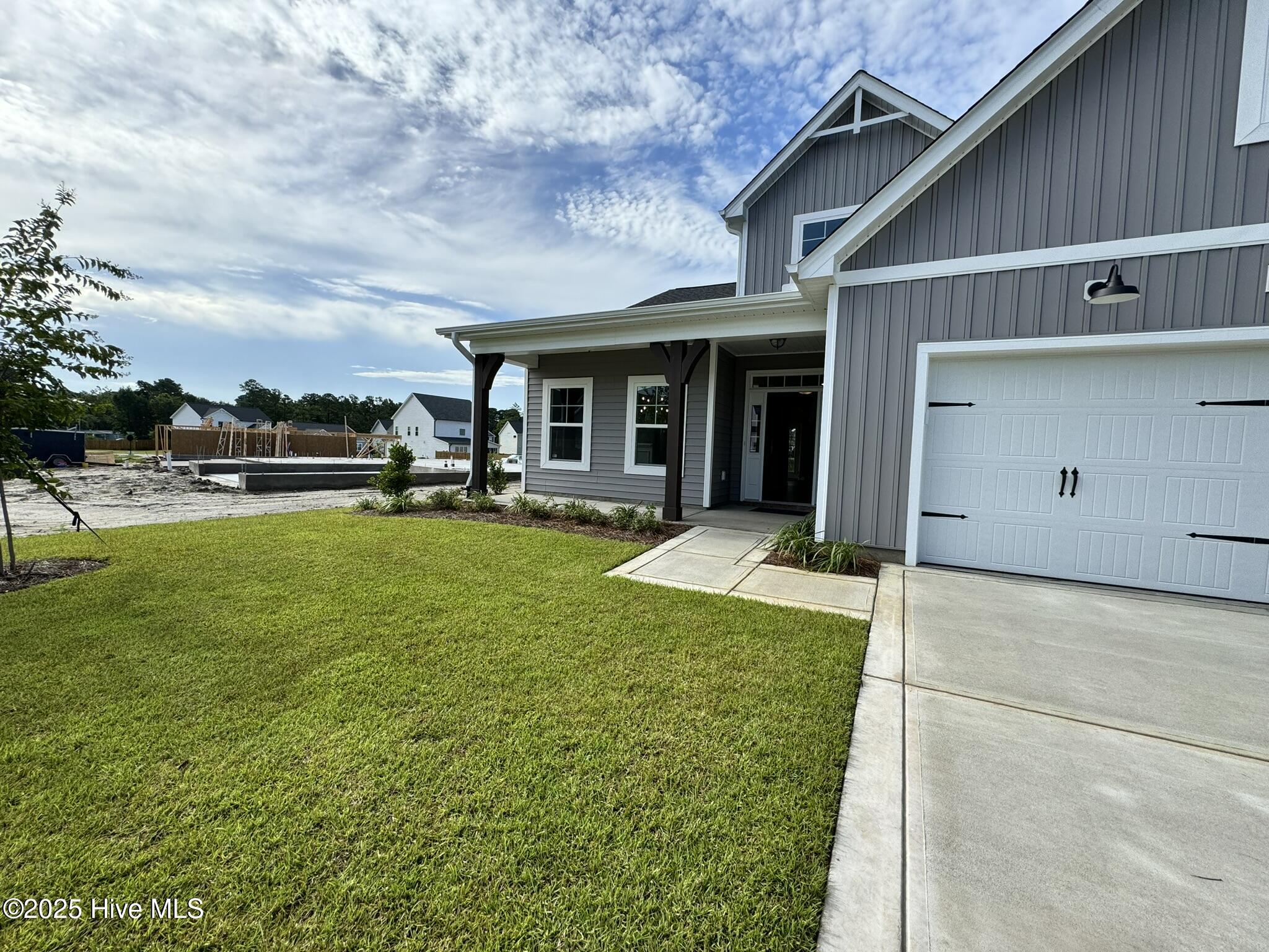 2729 Longleaf Pine Circle Property Photo 2
