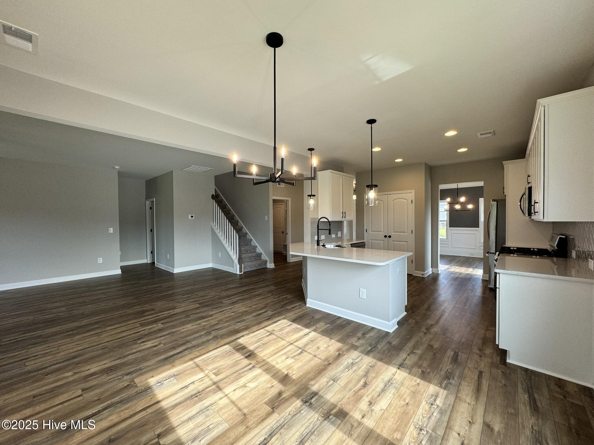 2729 Longleaf Pine Circle Property Photo 4