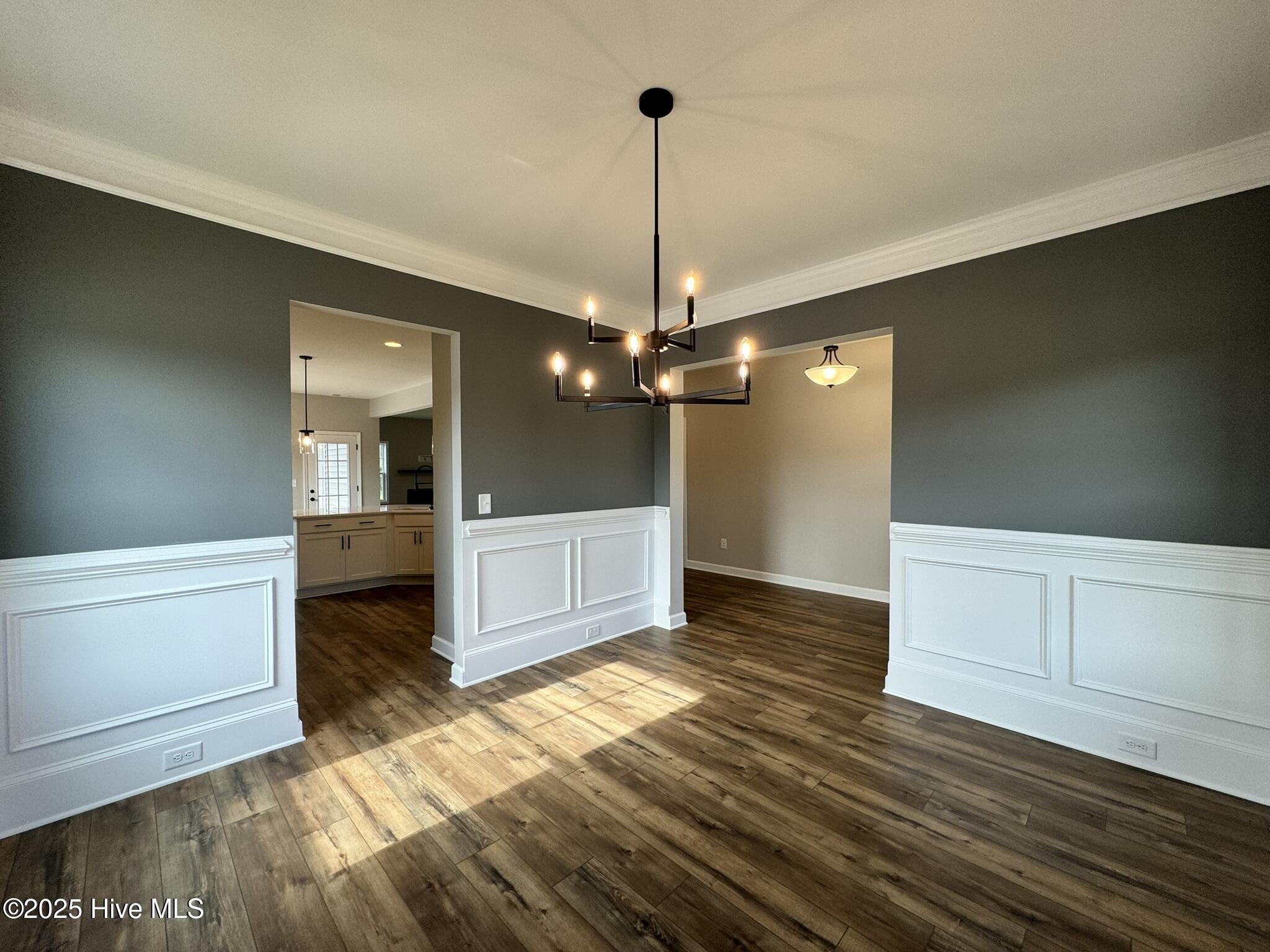 2729 Longleaf Pine Circle Property Photo 5