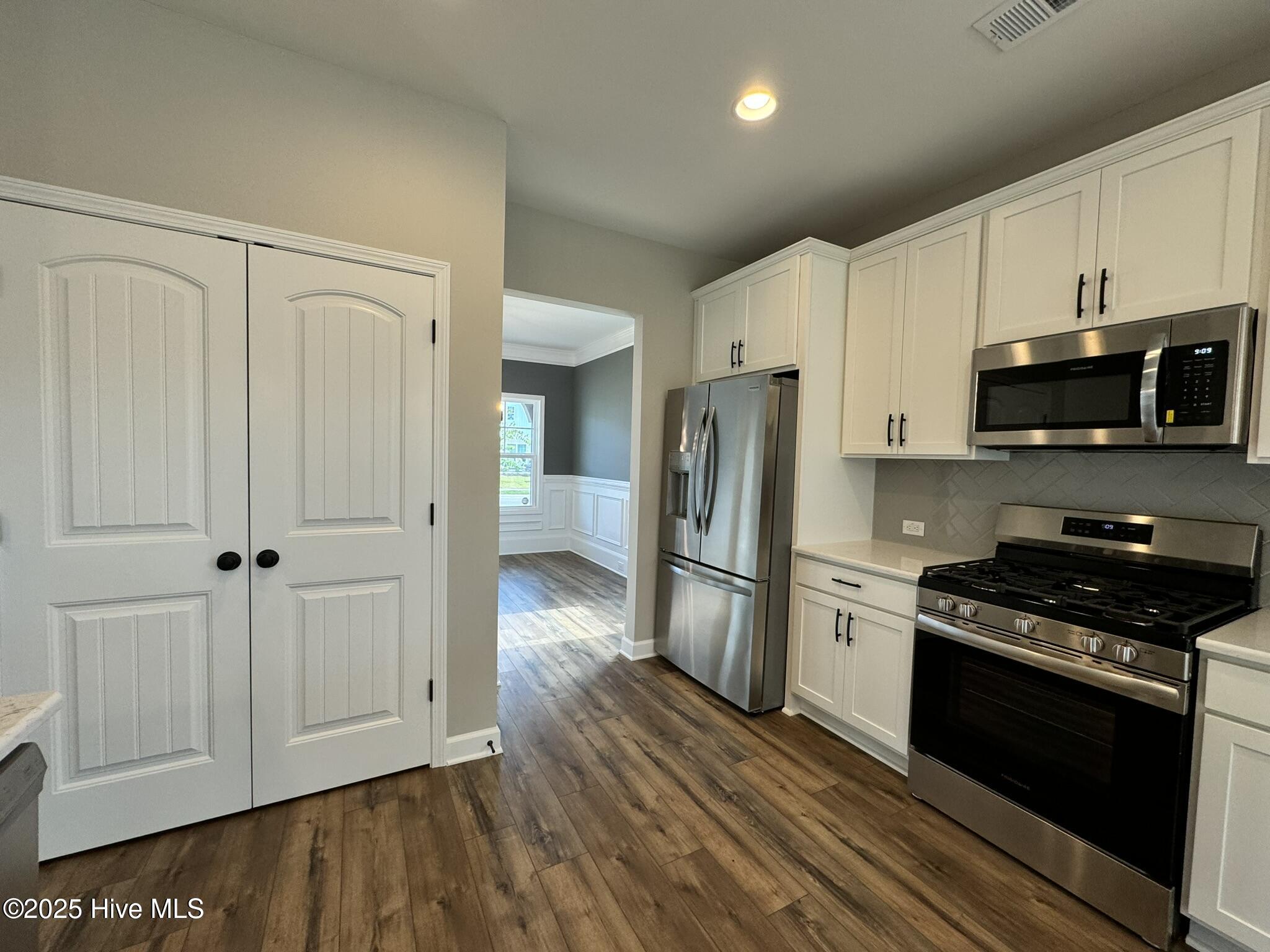 2729 Longleaf Pine Circle Property Photo 7