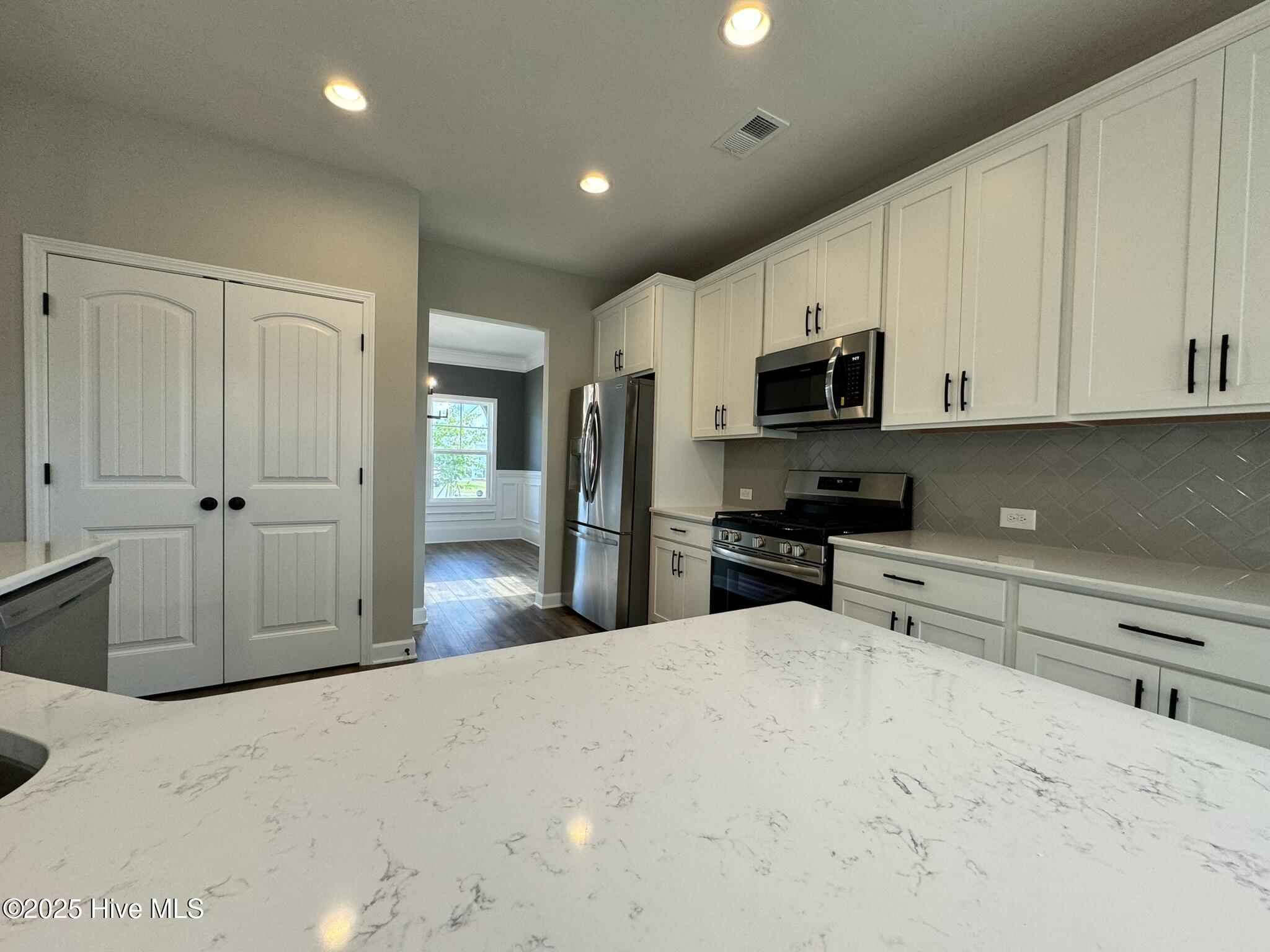 2729 Longleaf Pine Circle Property Photo 8