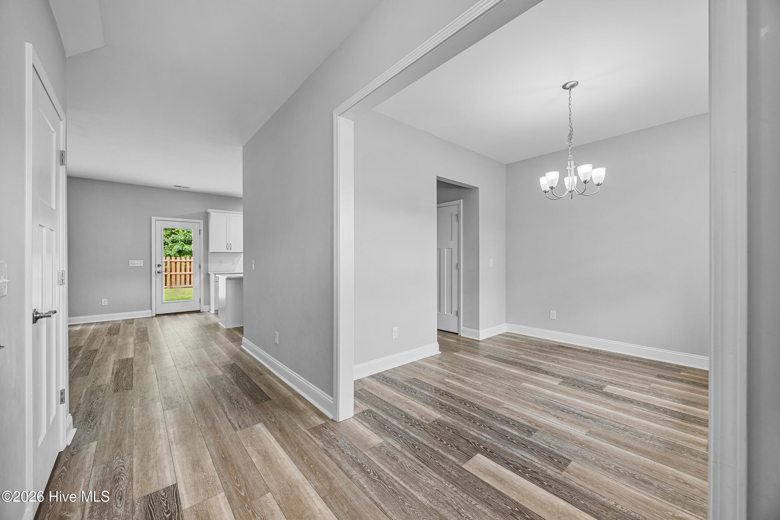 464 Jasmine Way Property Photo 6