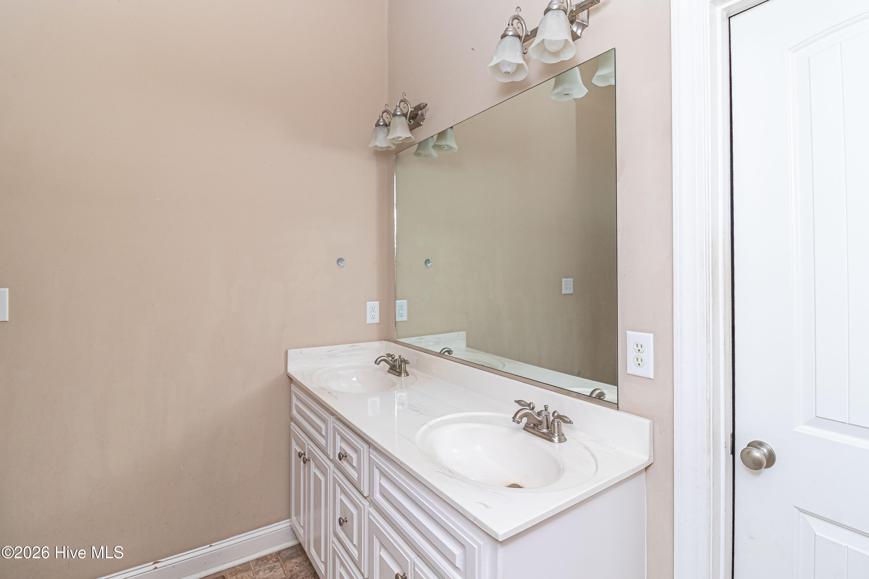 501 Western Wayne Drive Property Photo 12